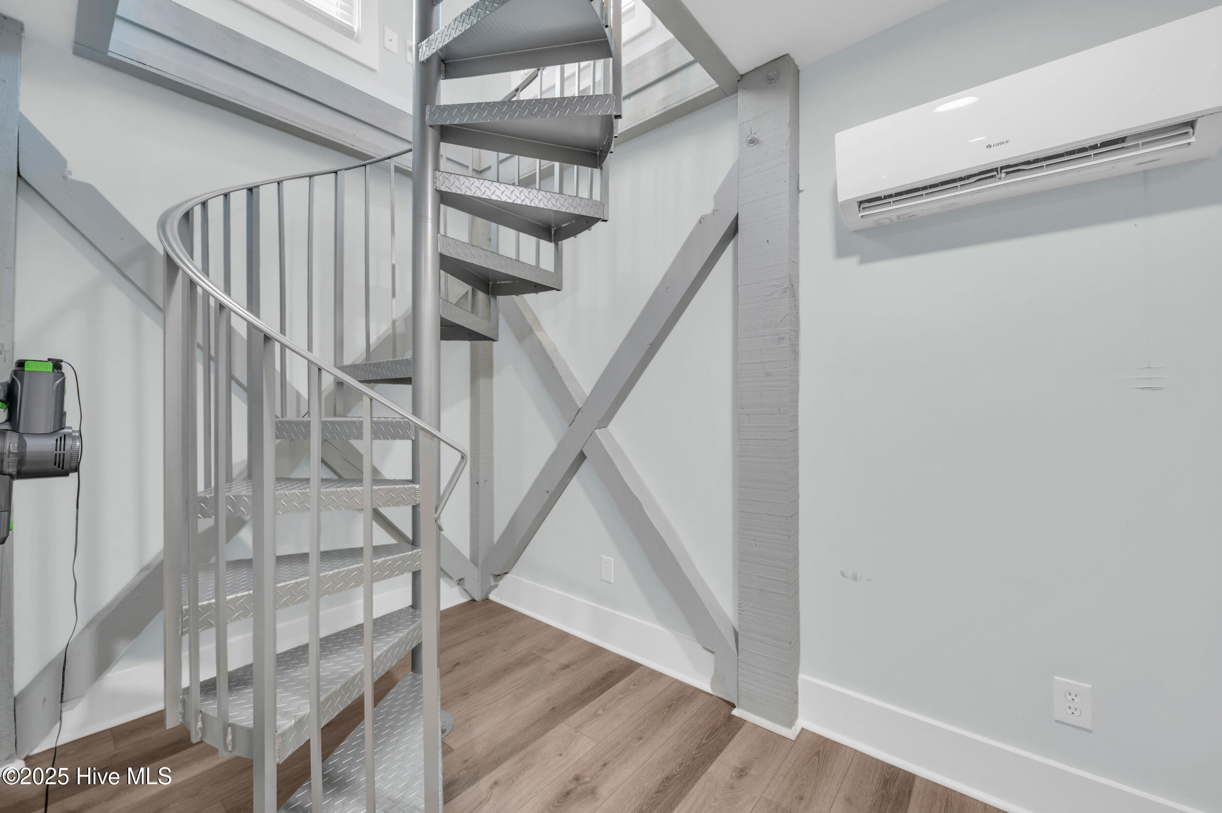 100526383 | Photo 23