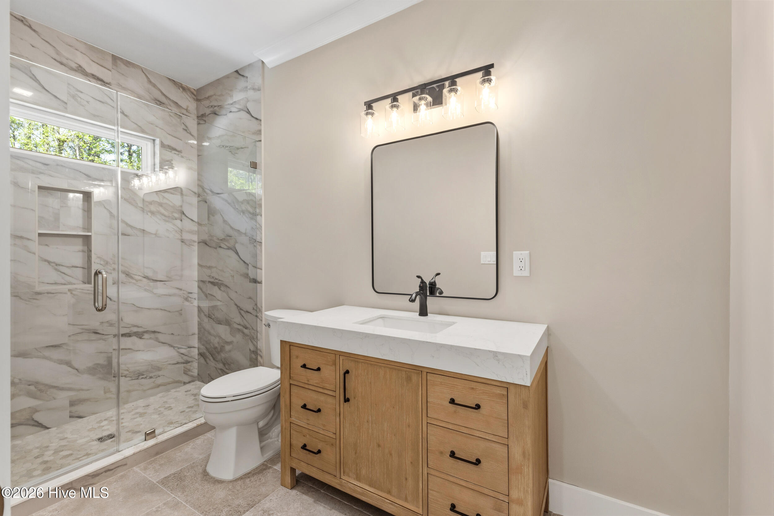 100566568 | Photo 38