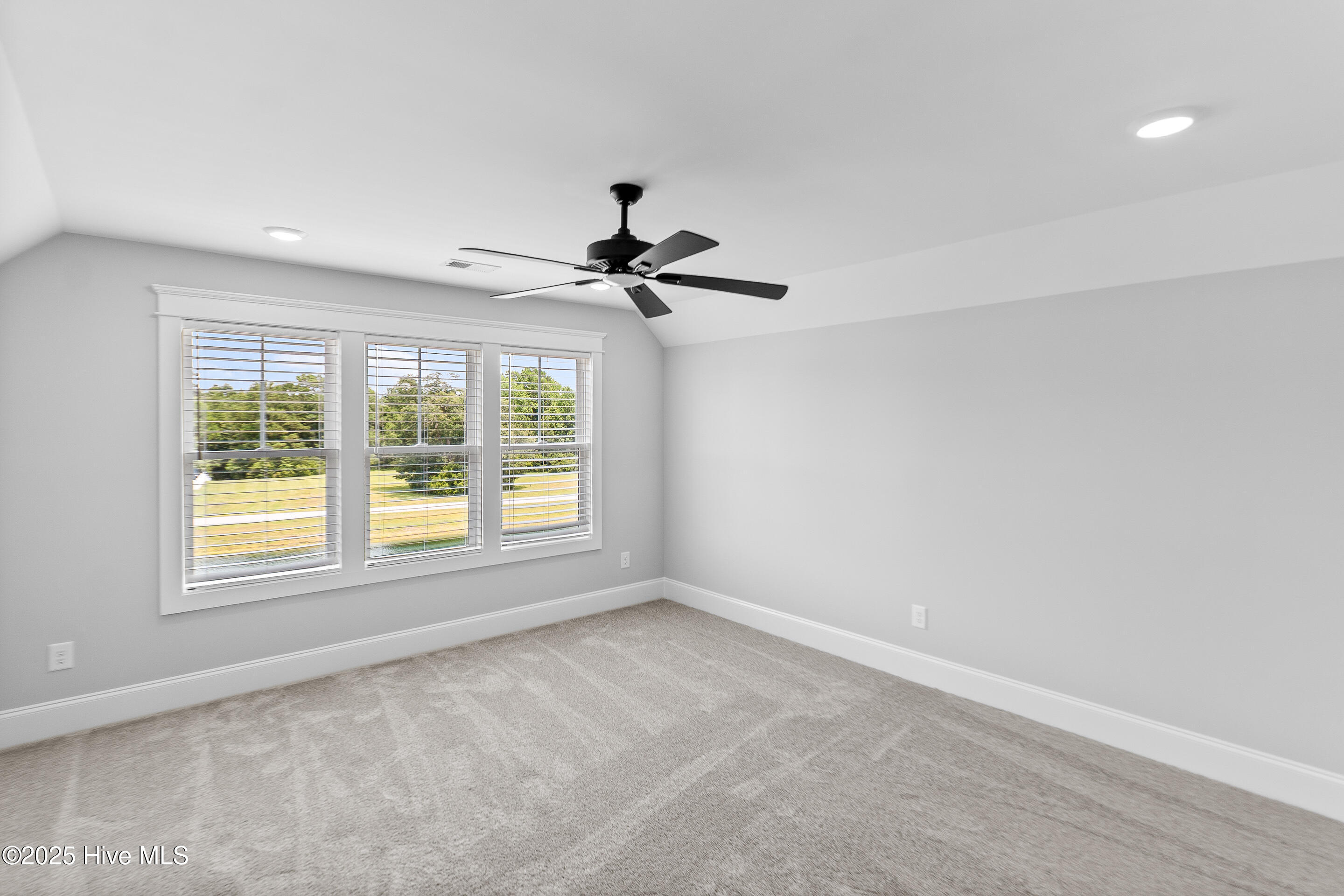 100526022 | Photo 31