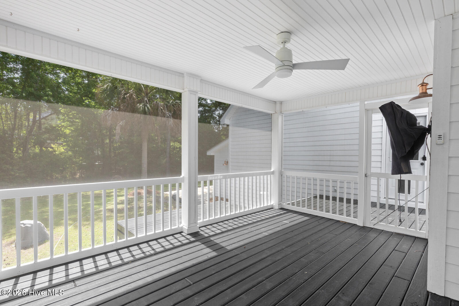 100569189 | Photo 45