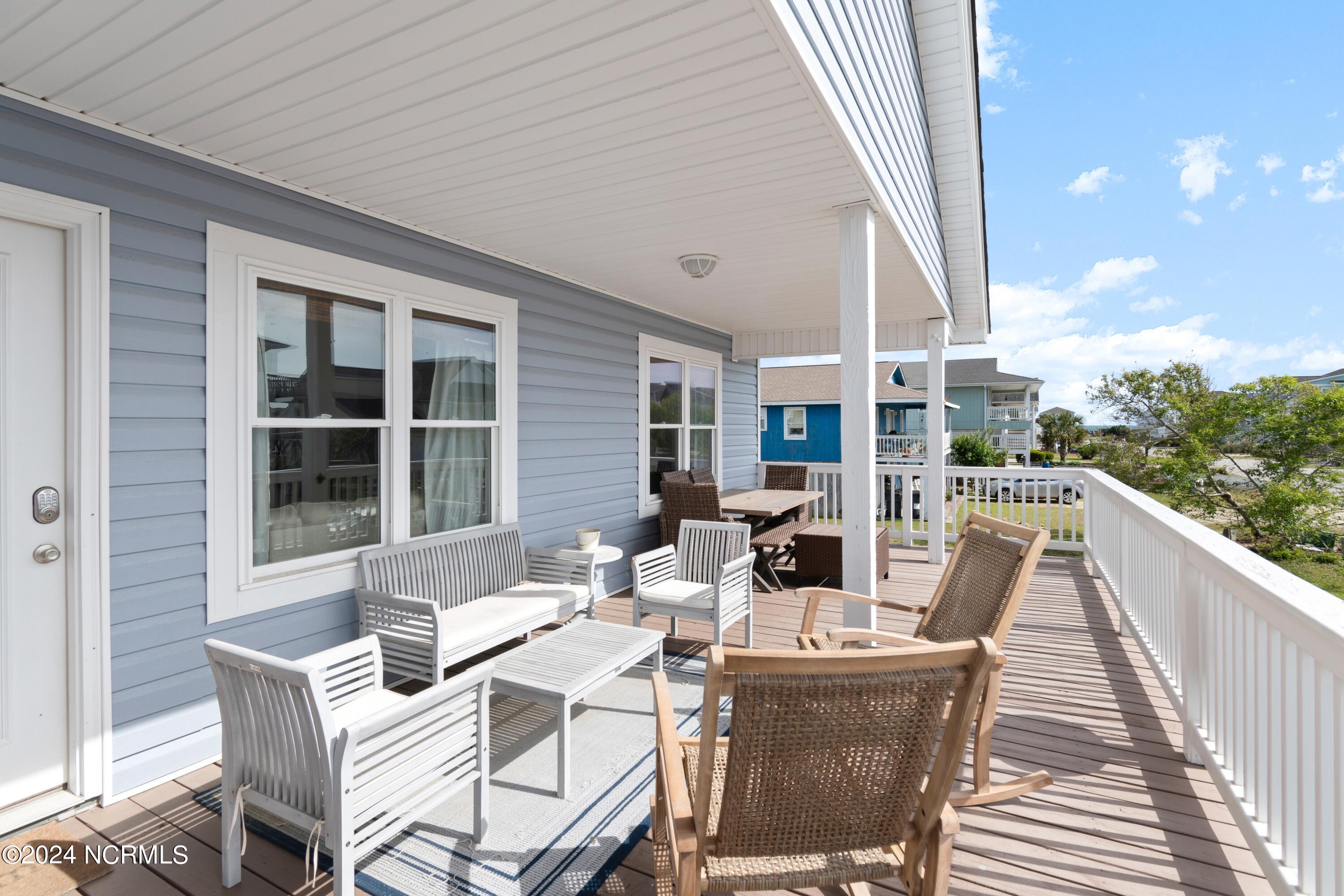 100558410 | Photo 51