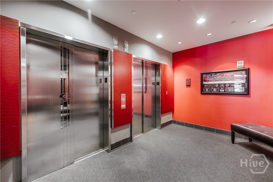 250 W Broad Street 714