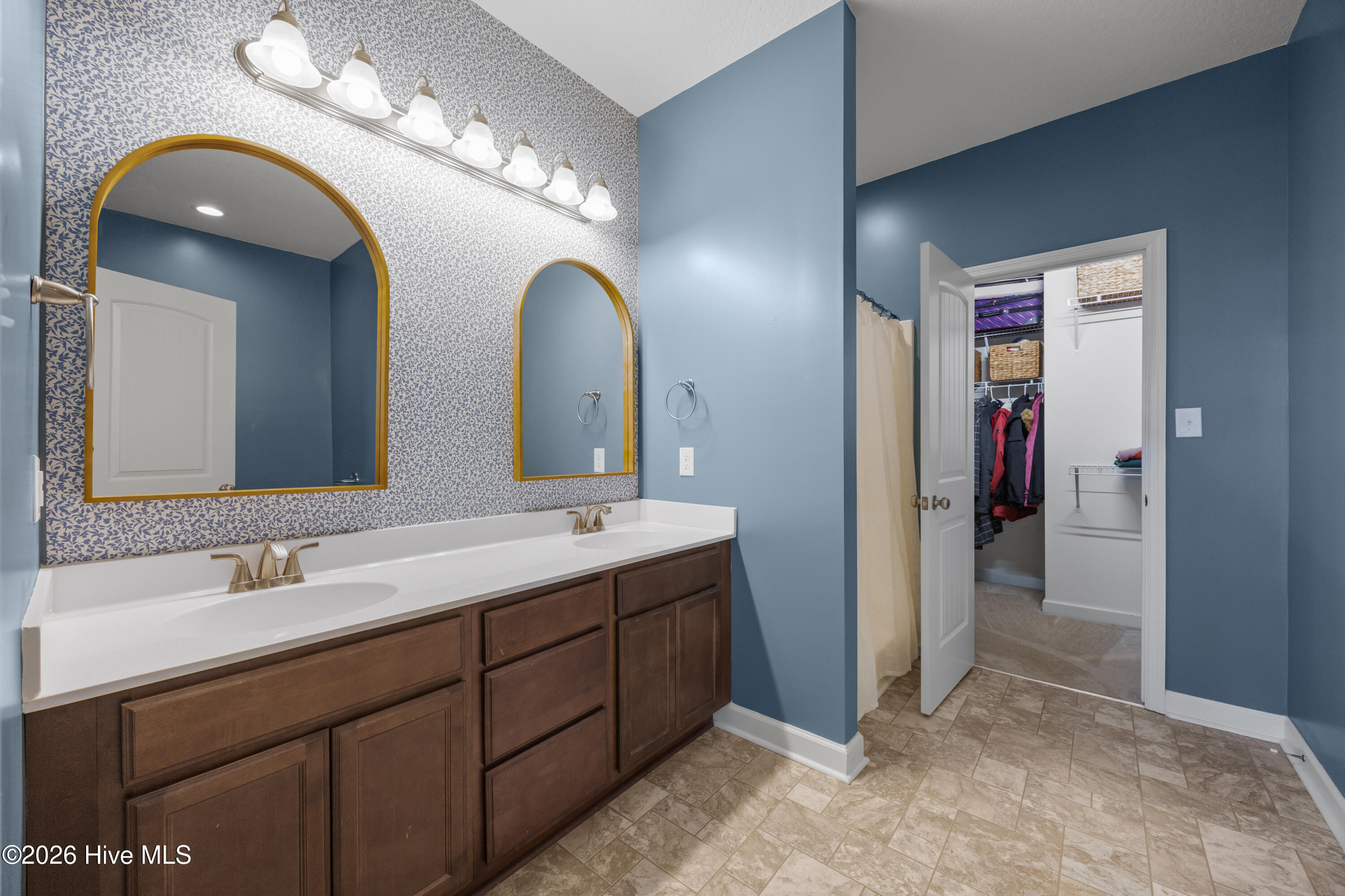 100559534 | Photo 24