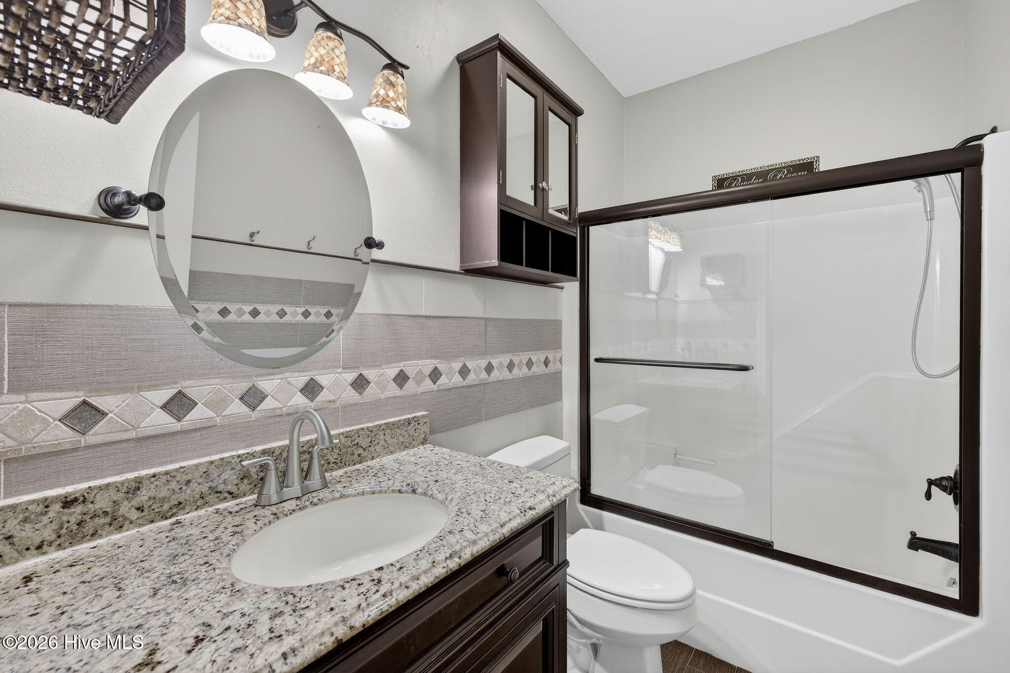 100549331 | Photo 51