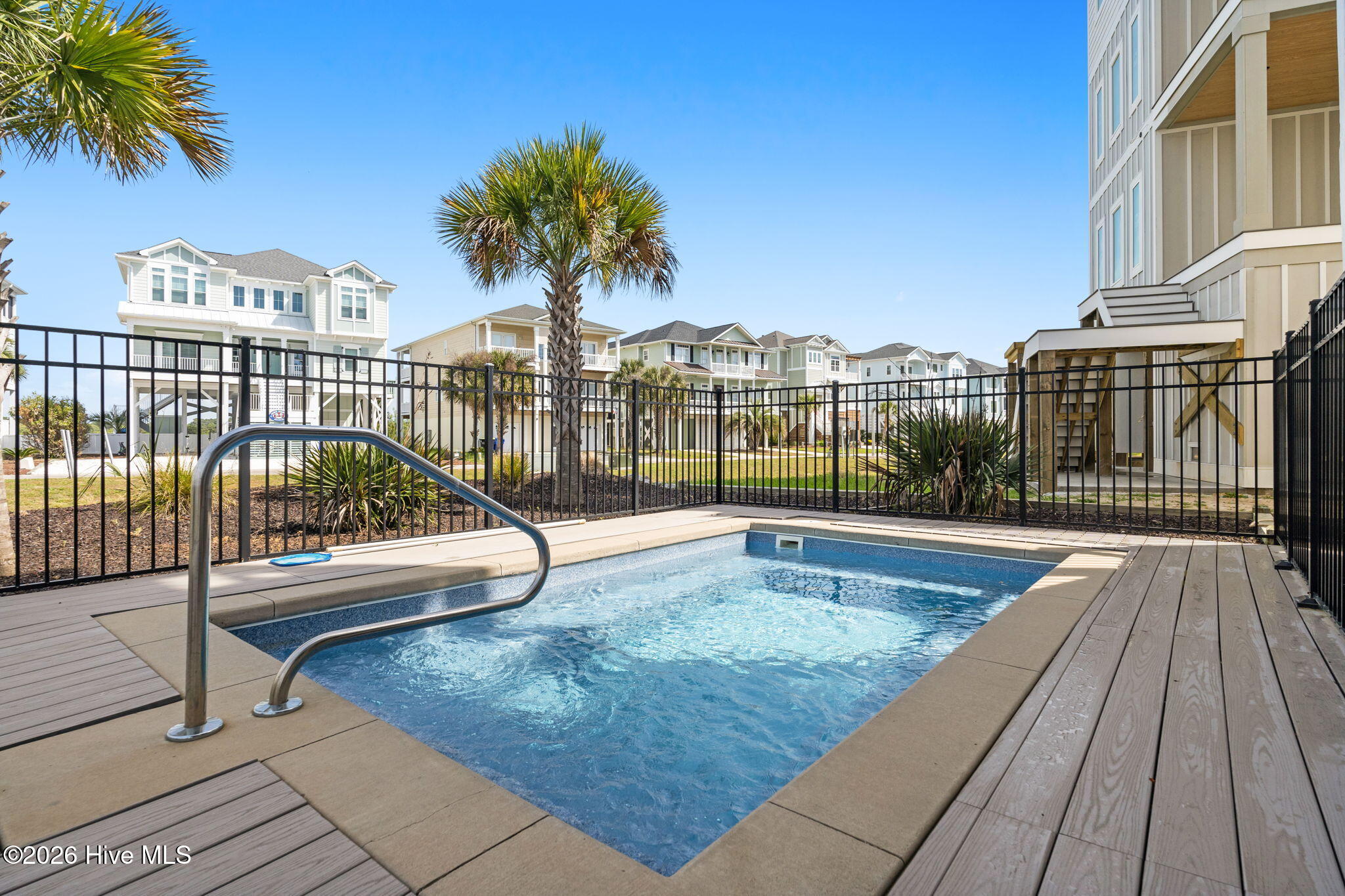 100564964 | Photo 53