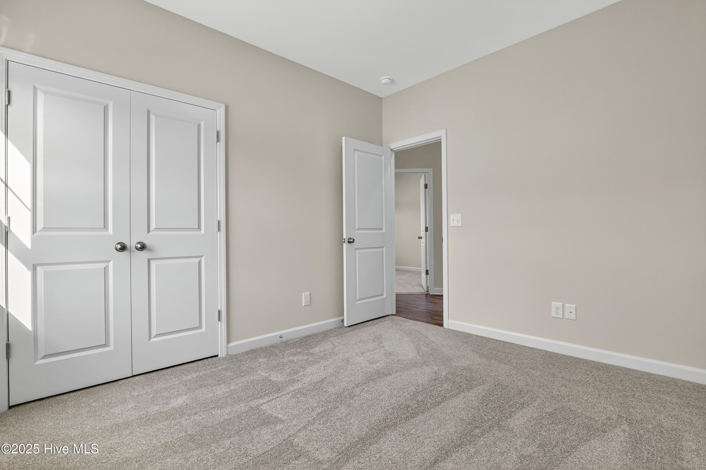 100505090 | Photo 18