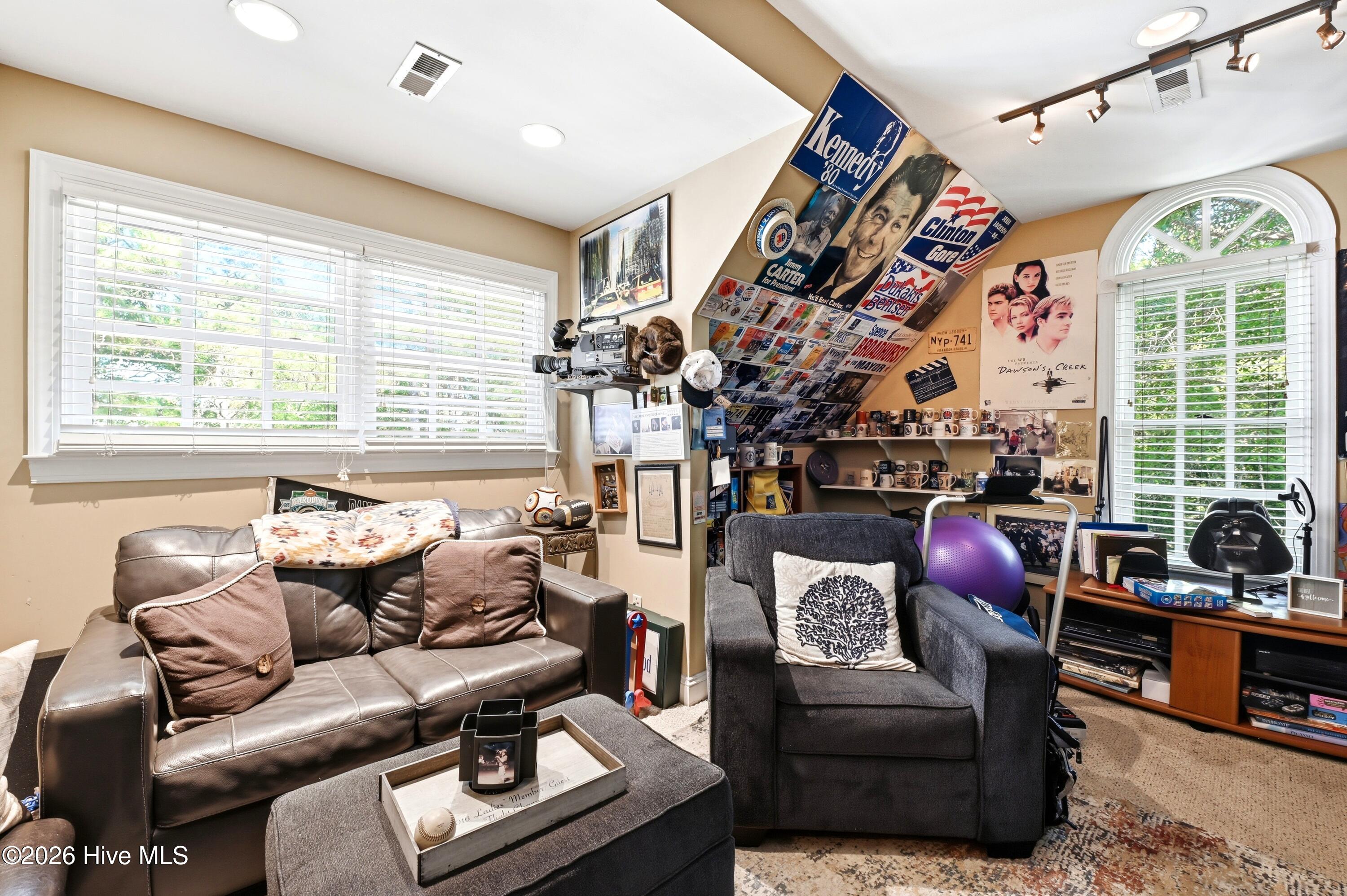 100567999 | Photo 37