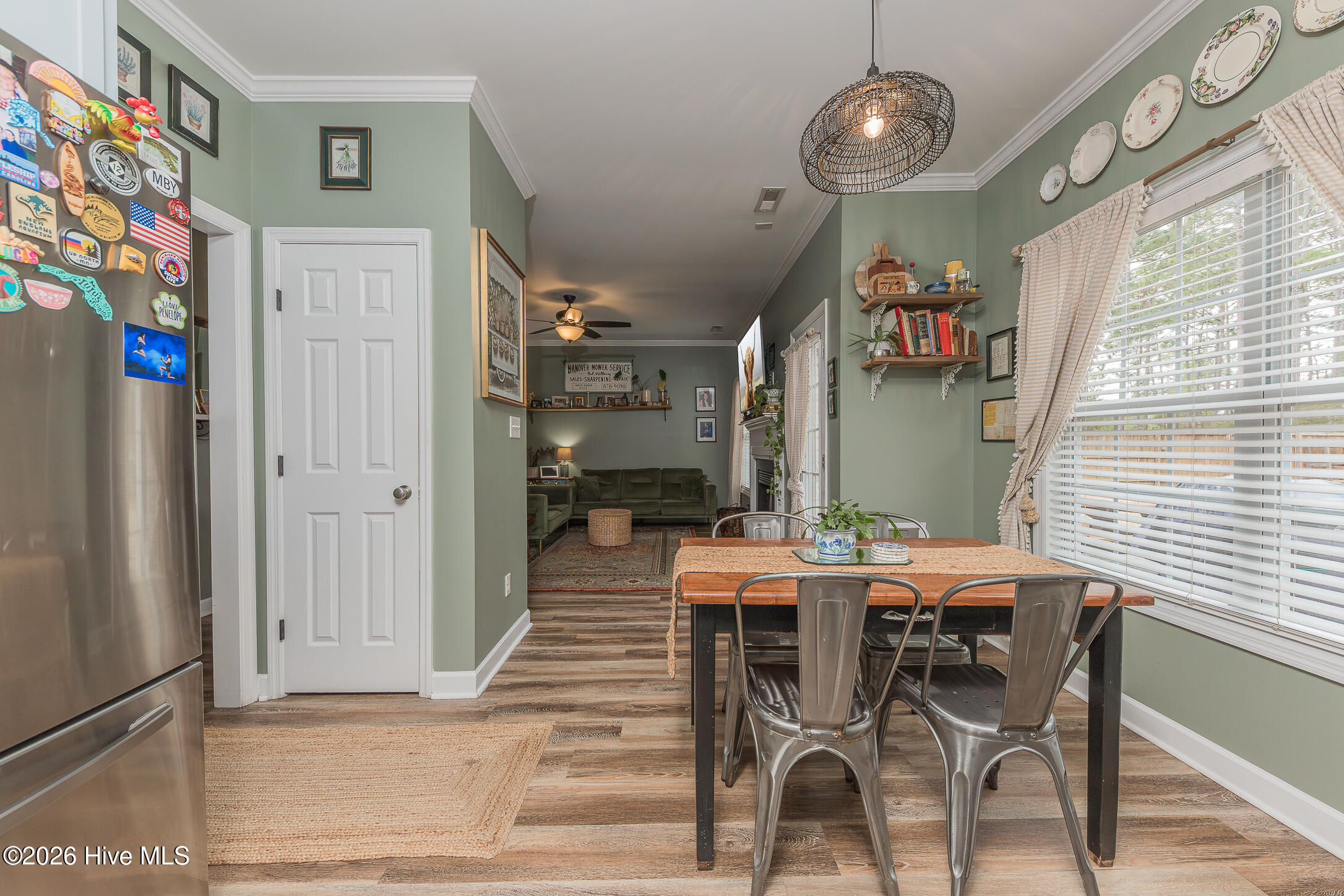 100556054 | Photo 19