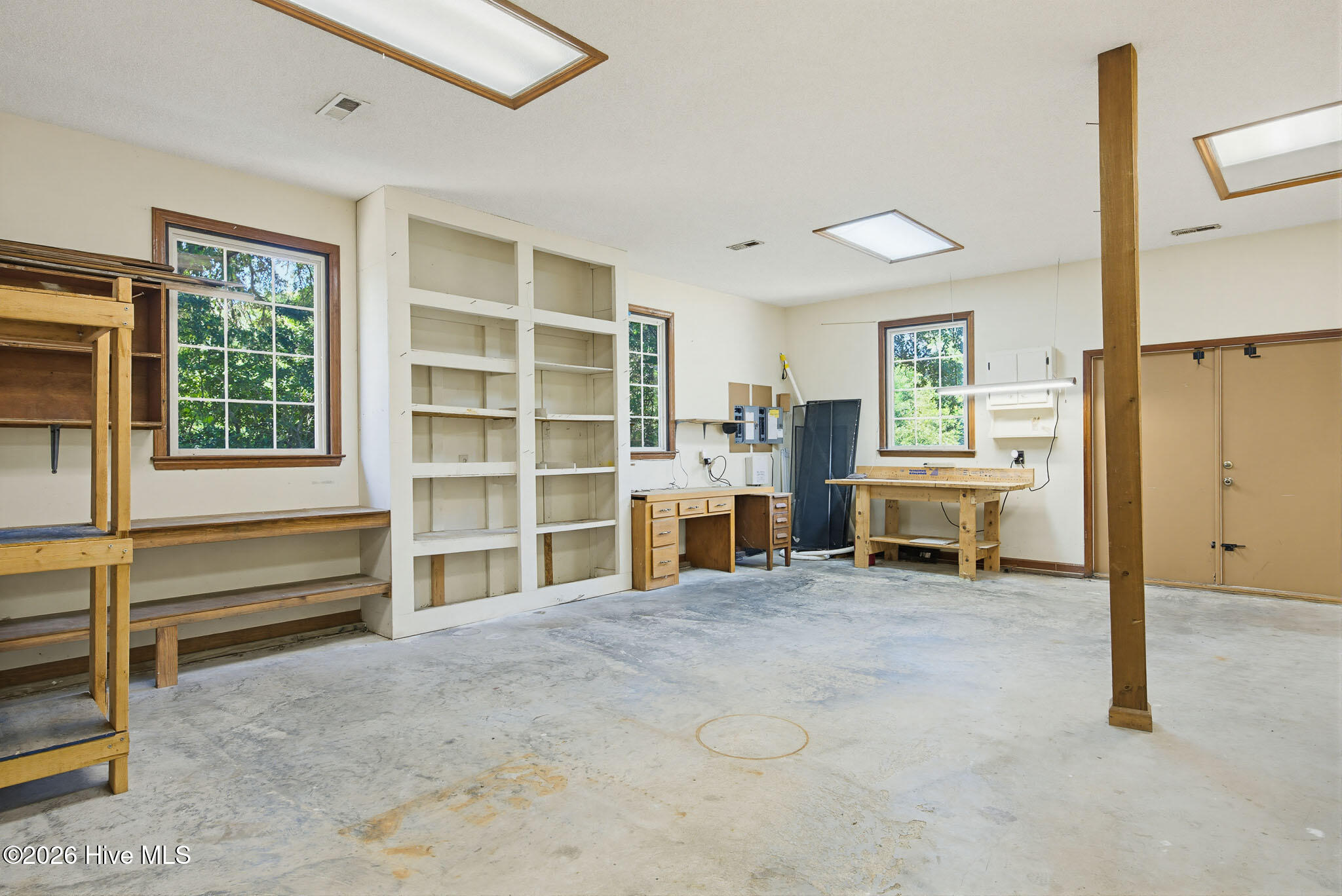 100568983 | Photo 61