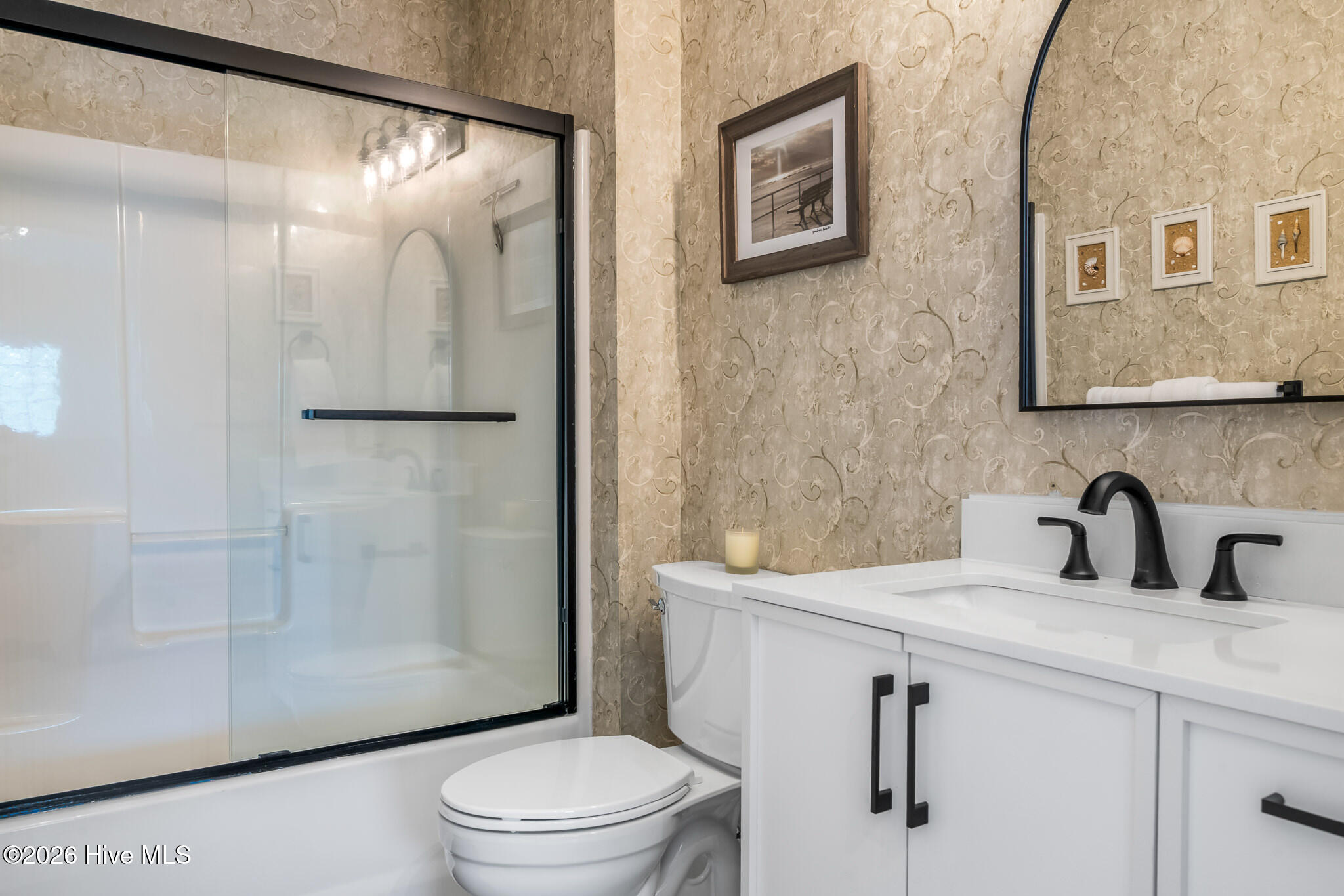 100568438 | Photo 36