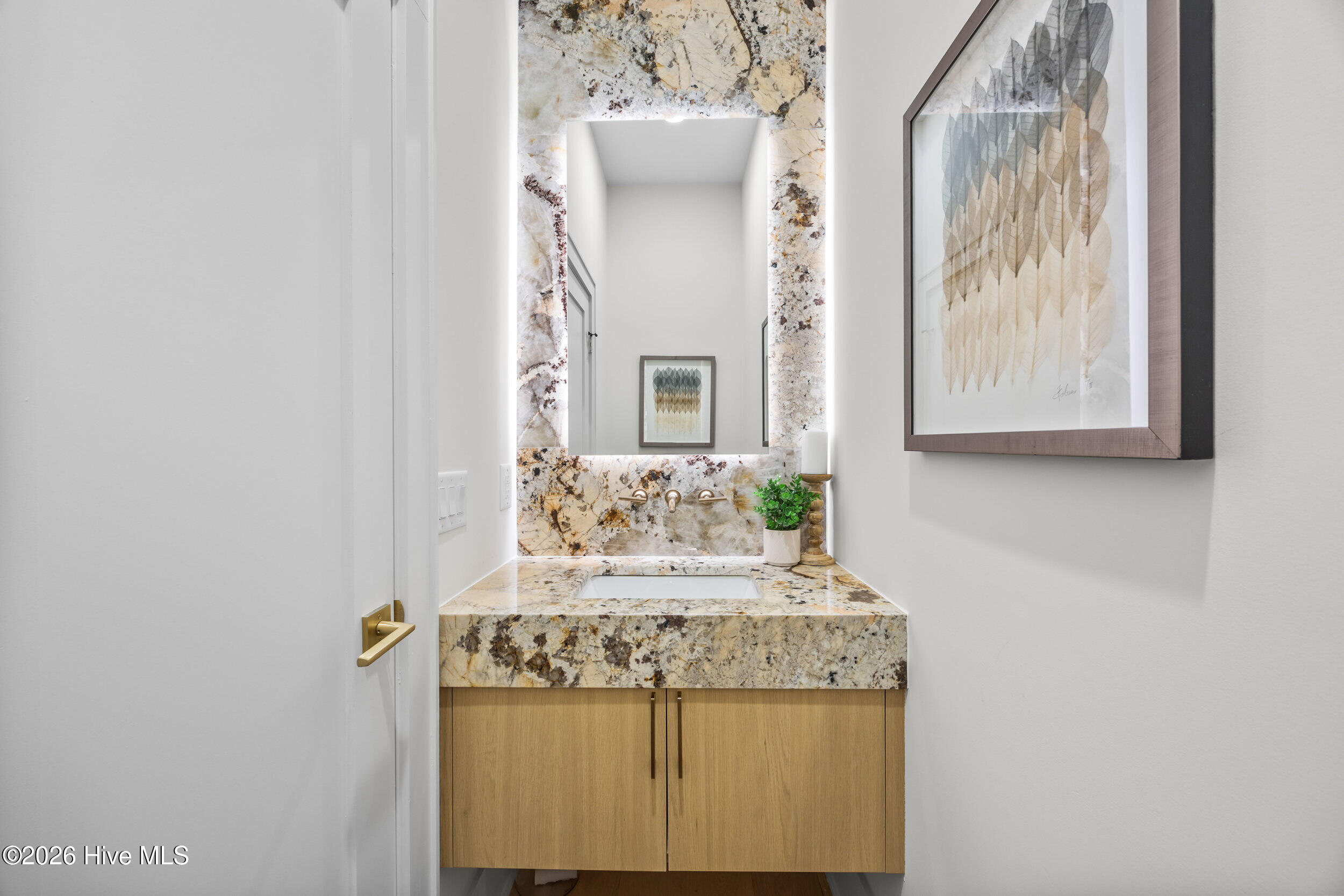 100517468 | Photo 27