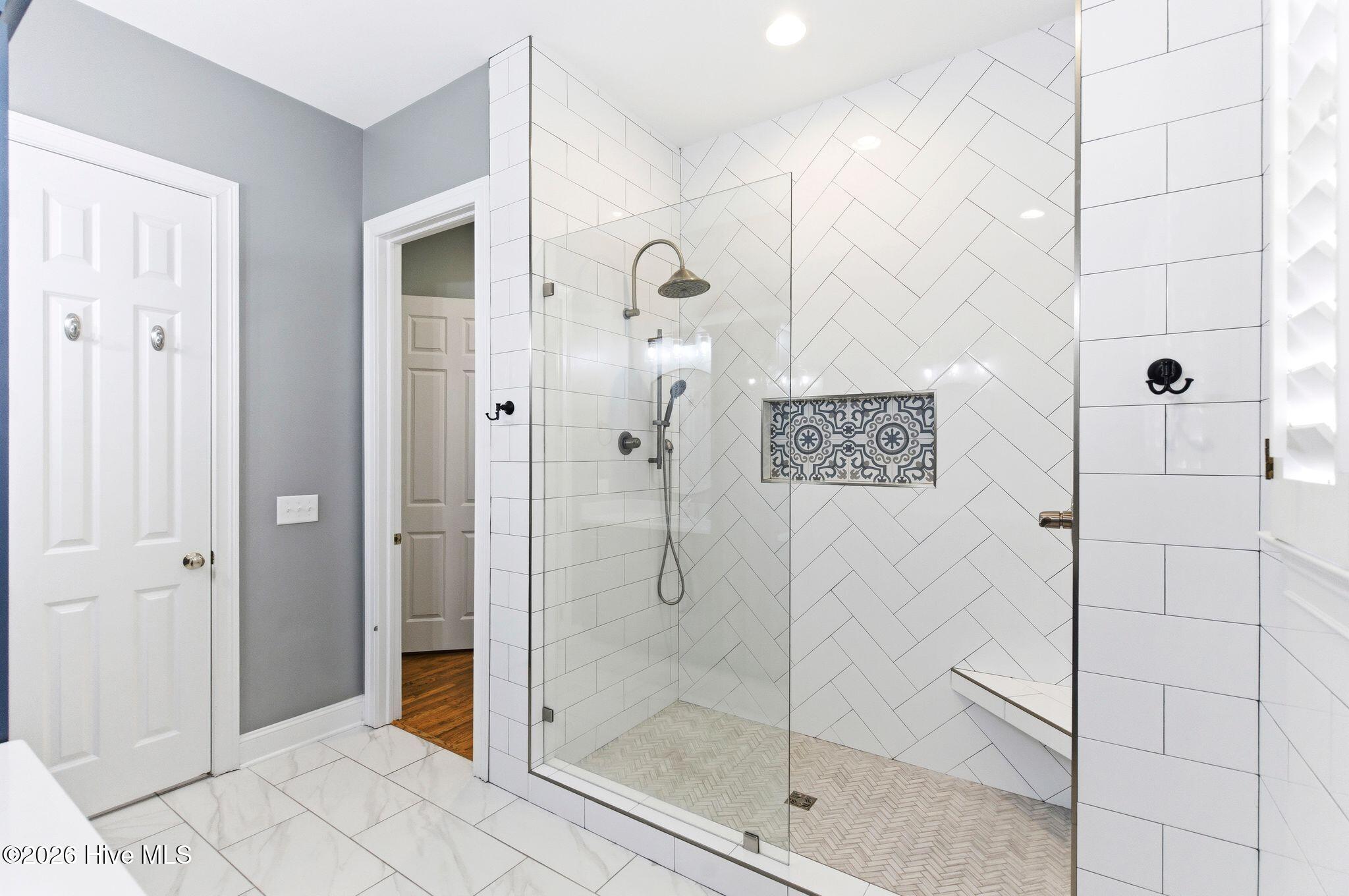 100567139 | Photo 29