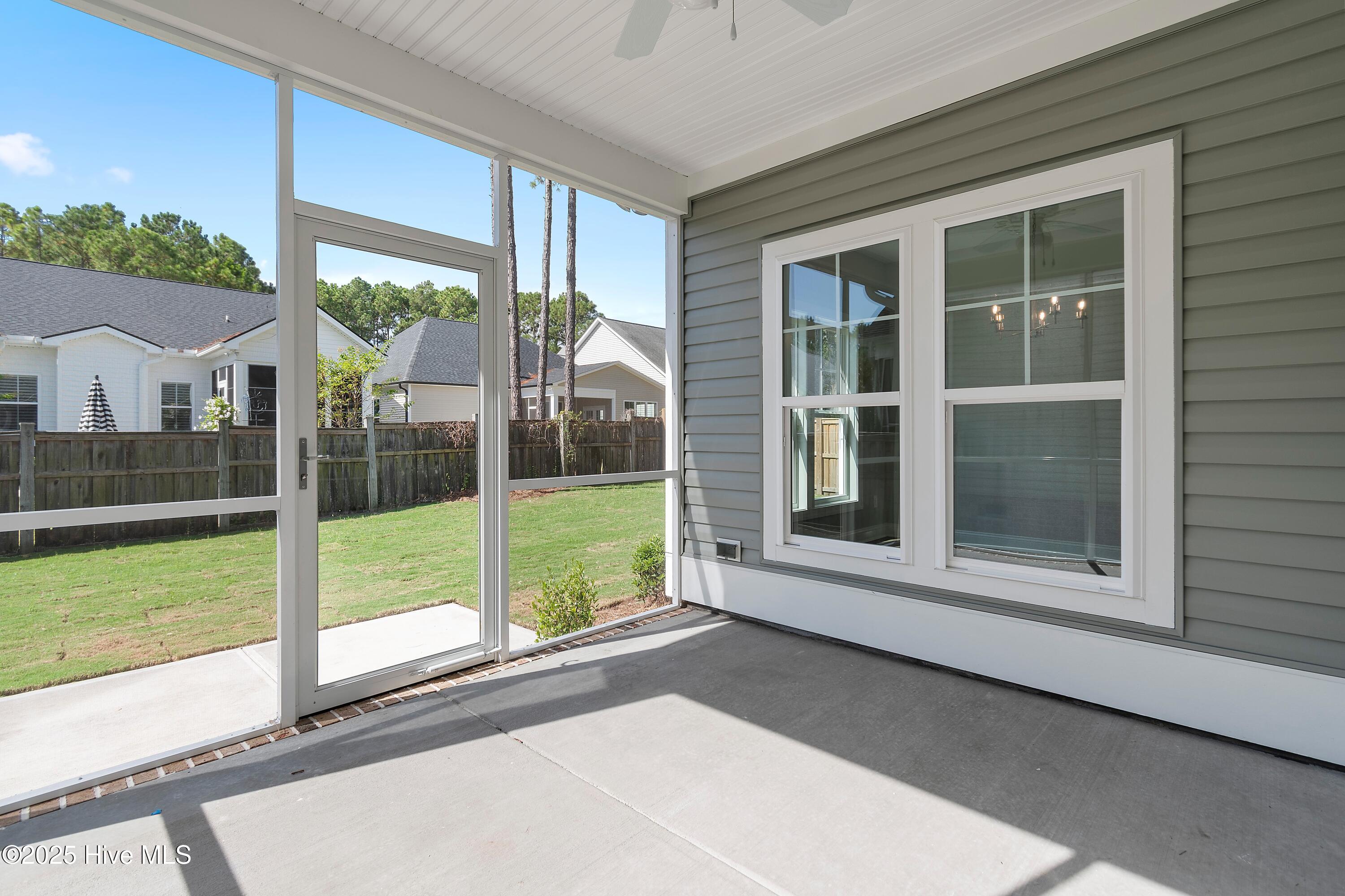 100511679 | Photo 15