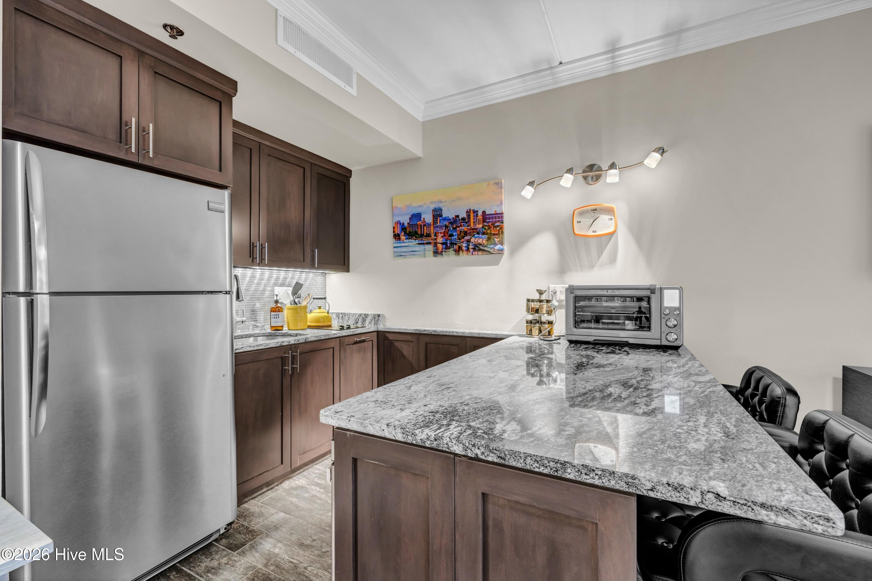 100548897 | Photo 10