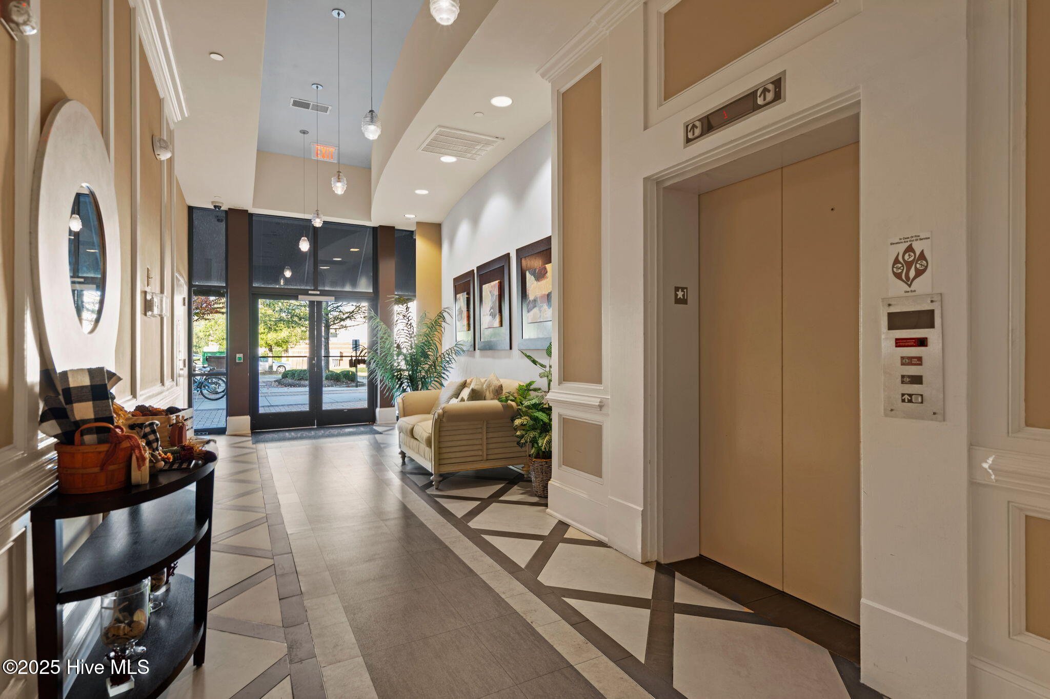 100525076 | Photo 54