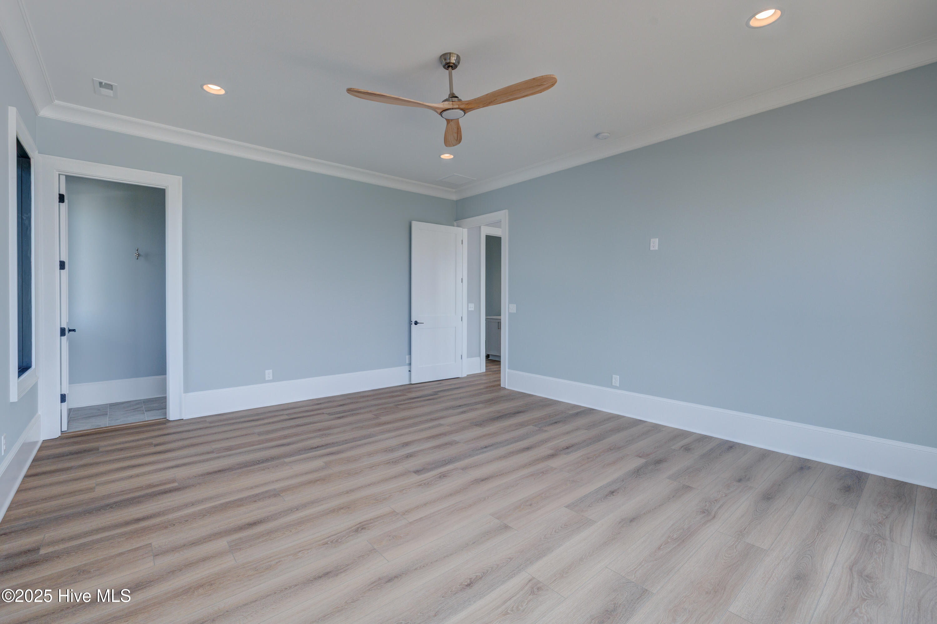 100519024 | Photo 33