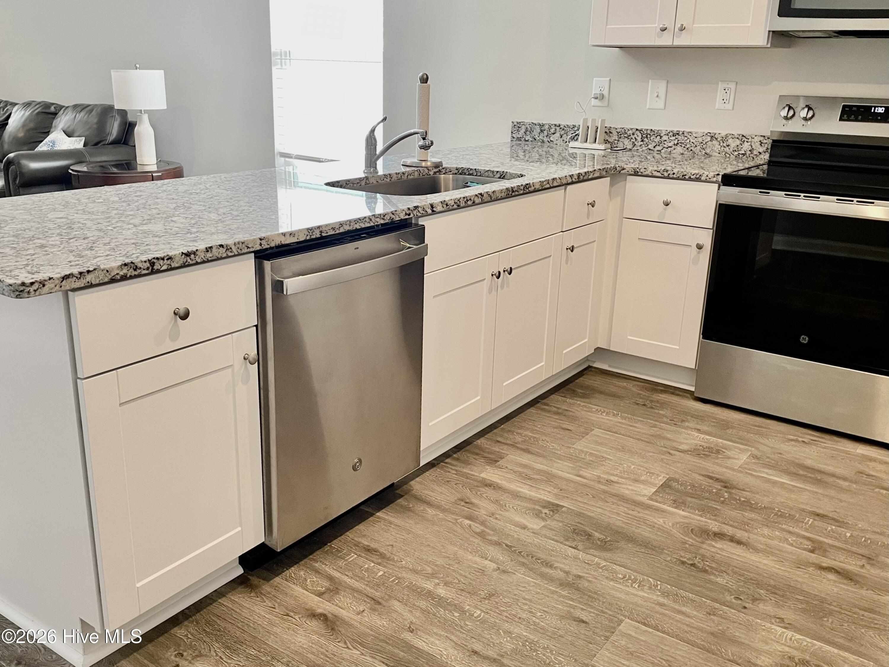 100560586 | Photo 13