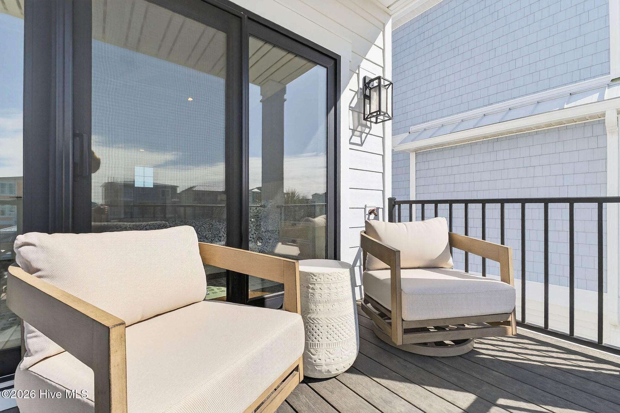 100561334 | Photo 42