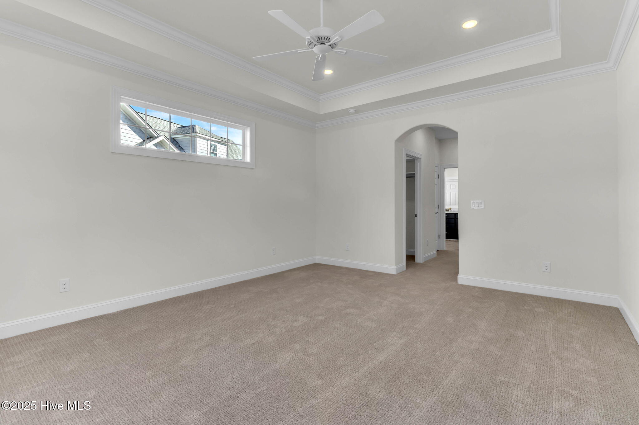 100567325 | Photo 26