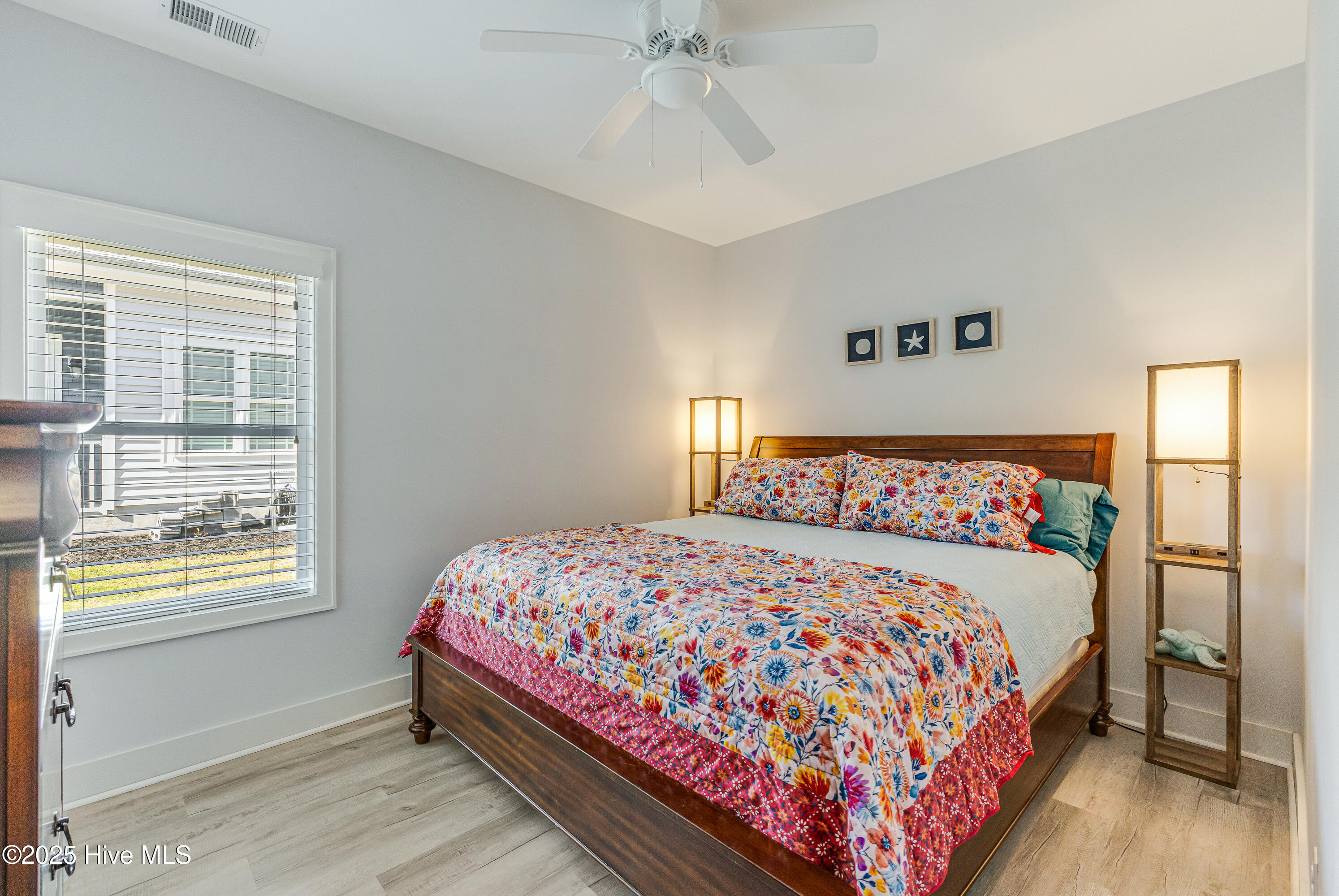 100523610 | Photo 26