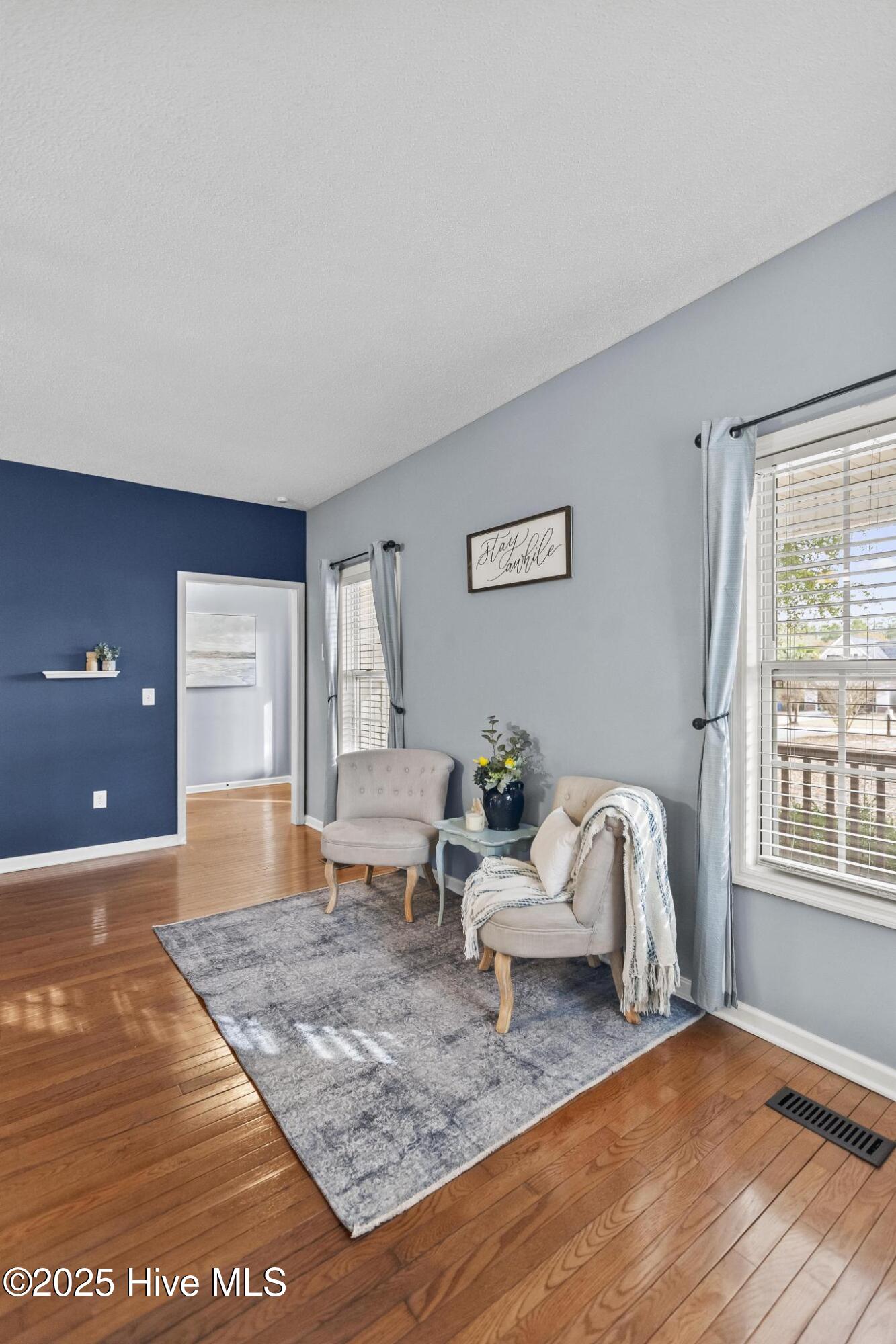 100546183 | Photo 11