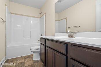 100561978 | Photo 25