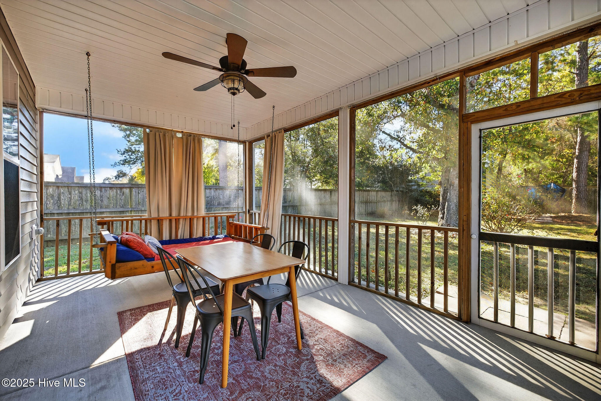 100541825 | Photo 42