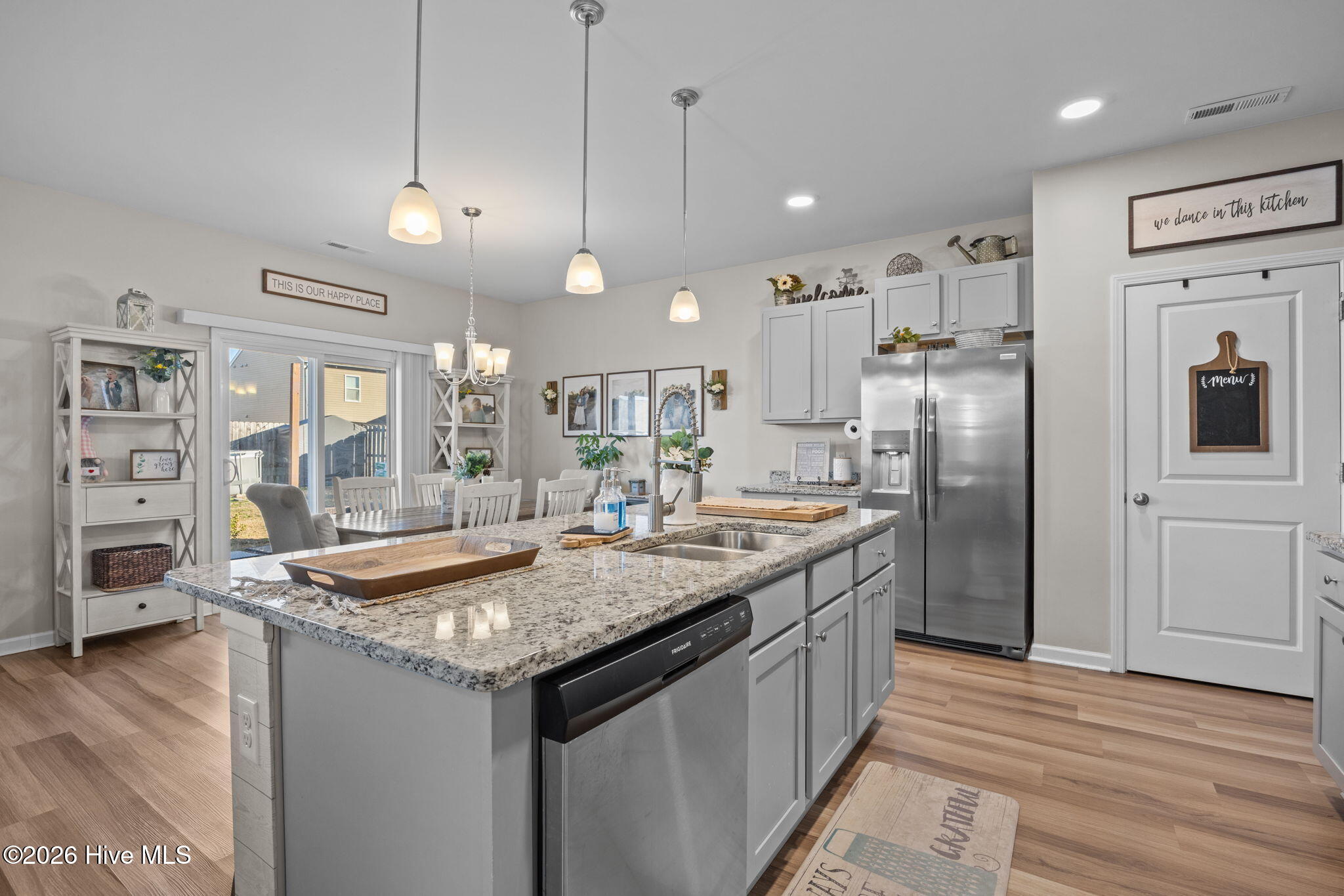 100549295 | Photo 10