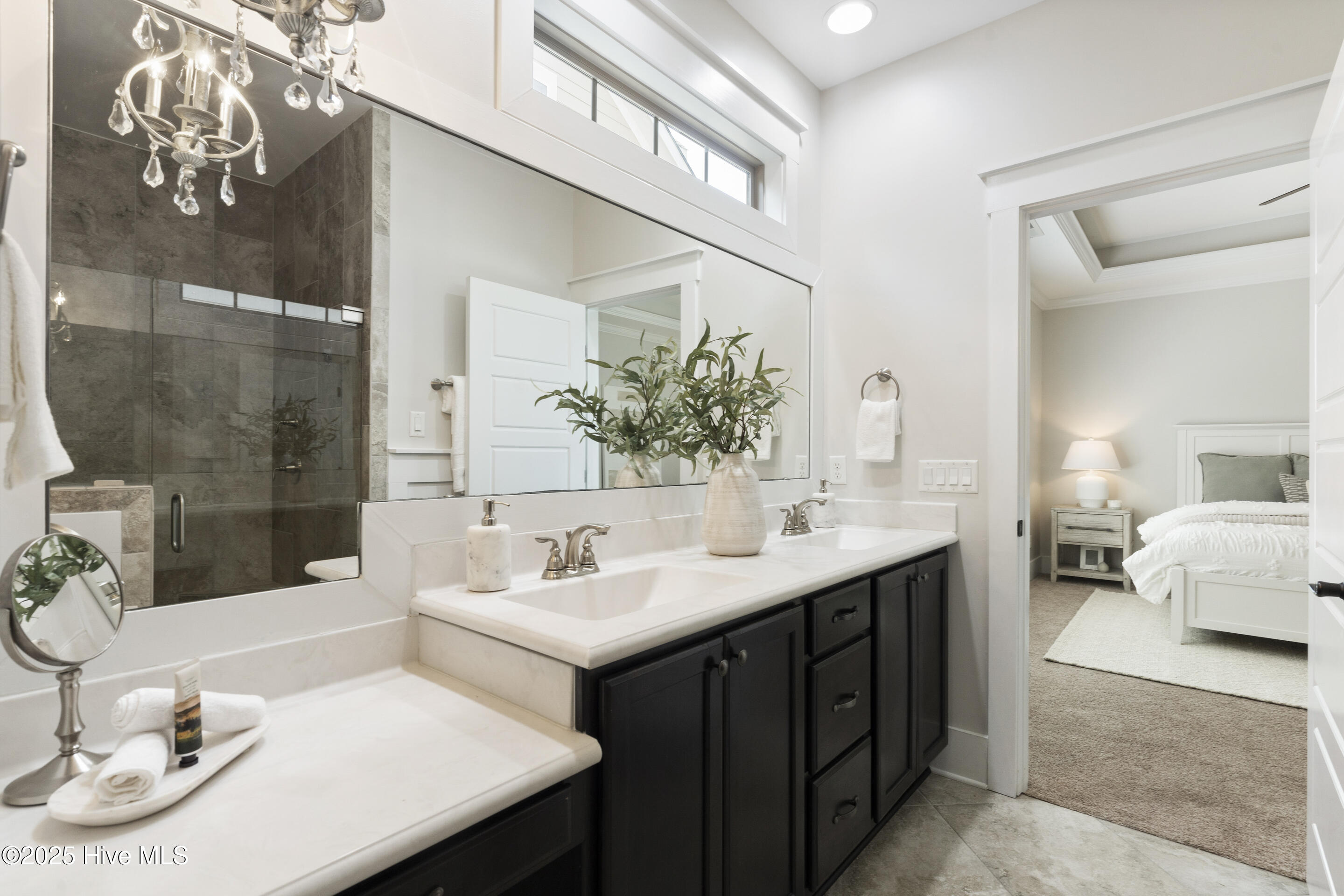 100497870 | Photo 23