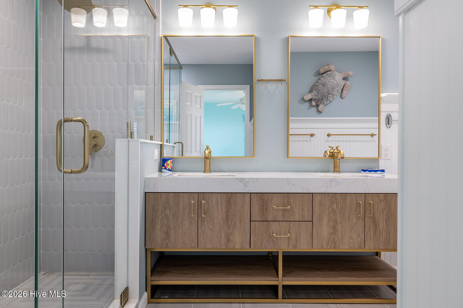 100563805 | Photo 16