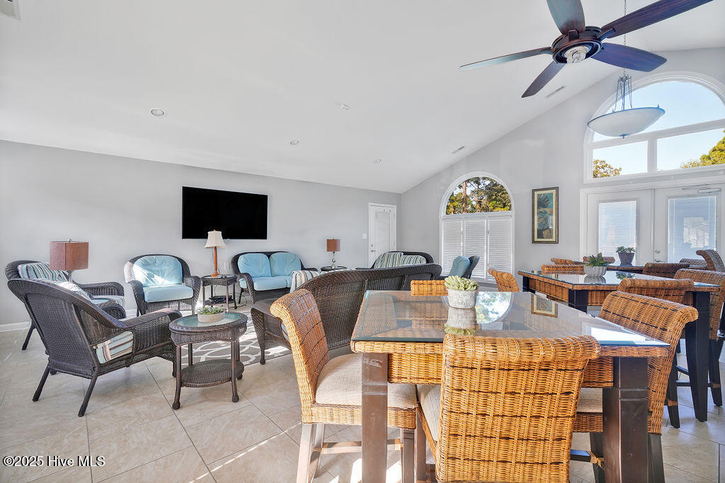 100536074 | Photo 35