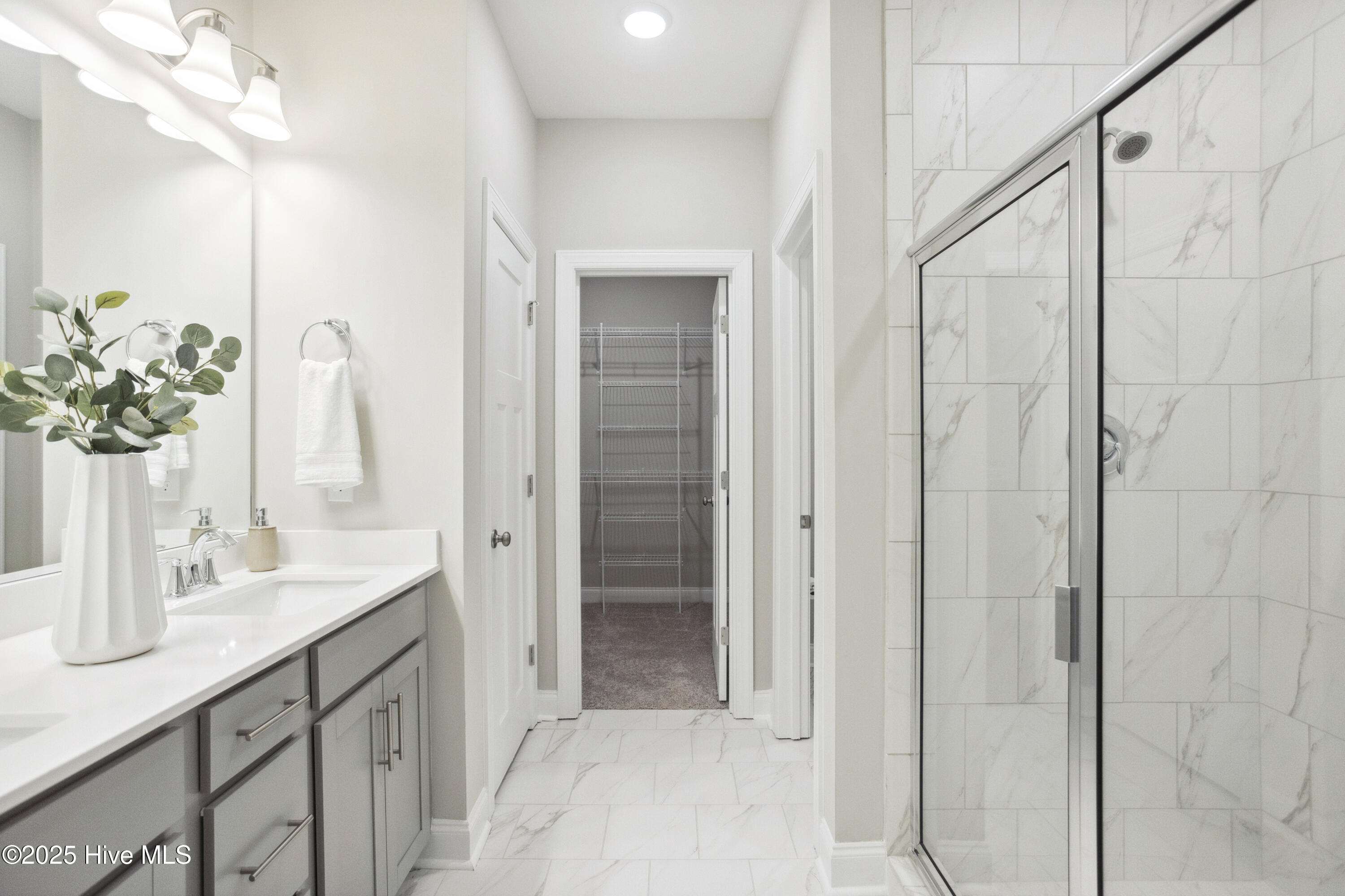 100543372 | Photo 16