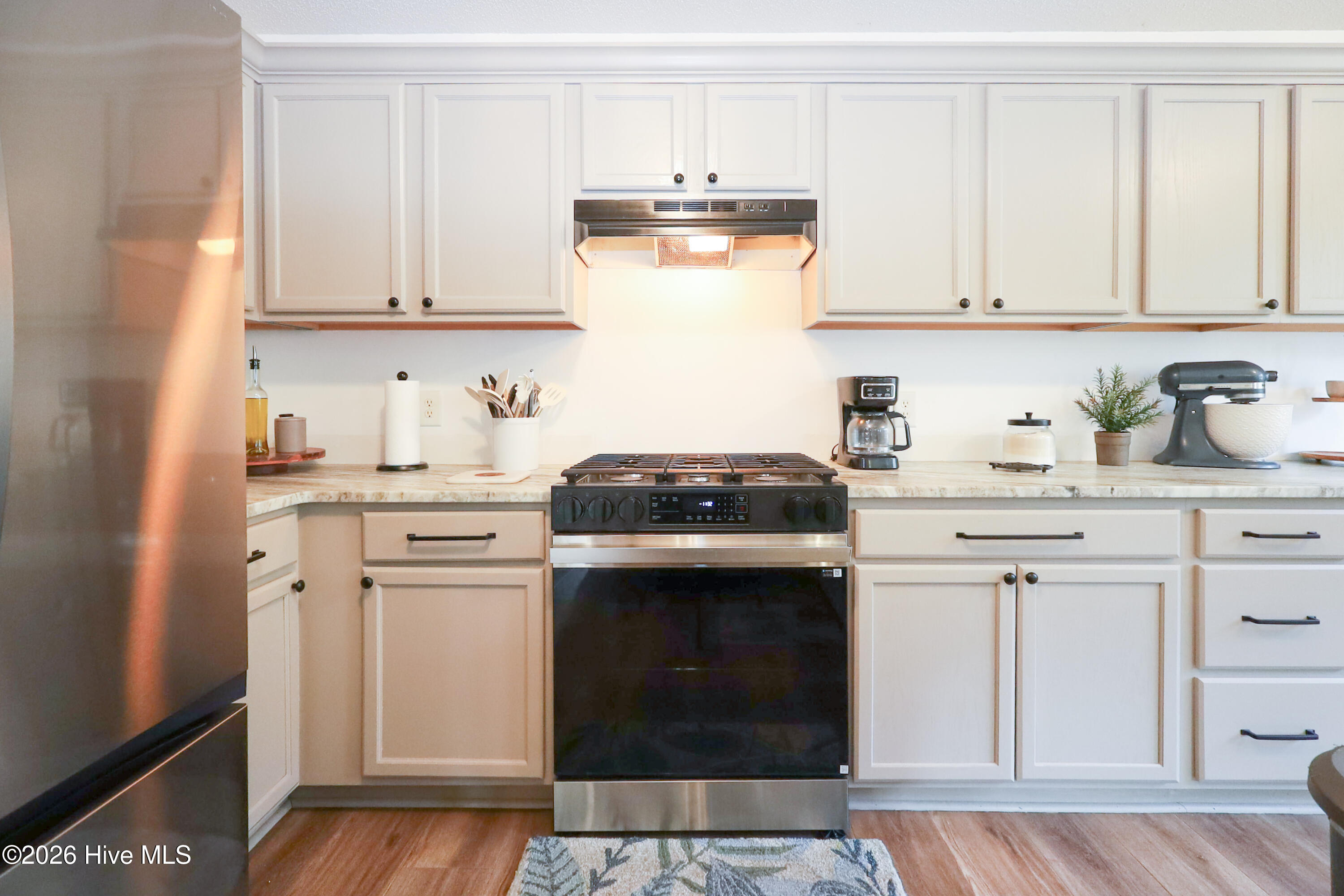 100549070 | Photo 24