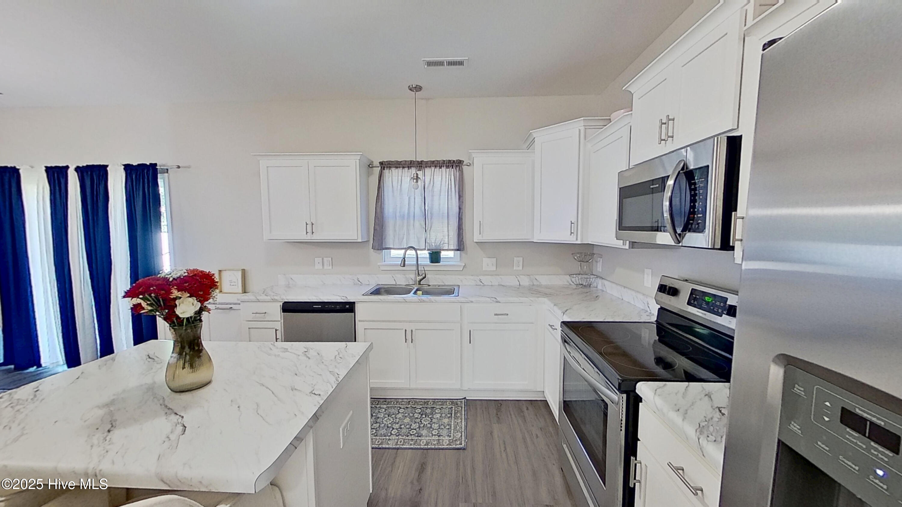 100537612 | Photo 13