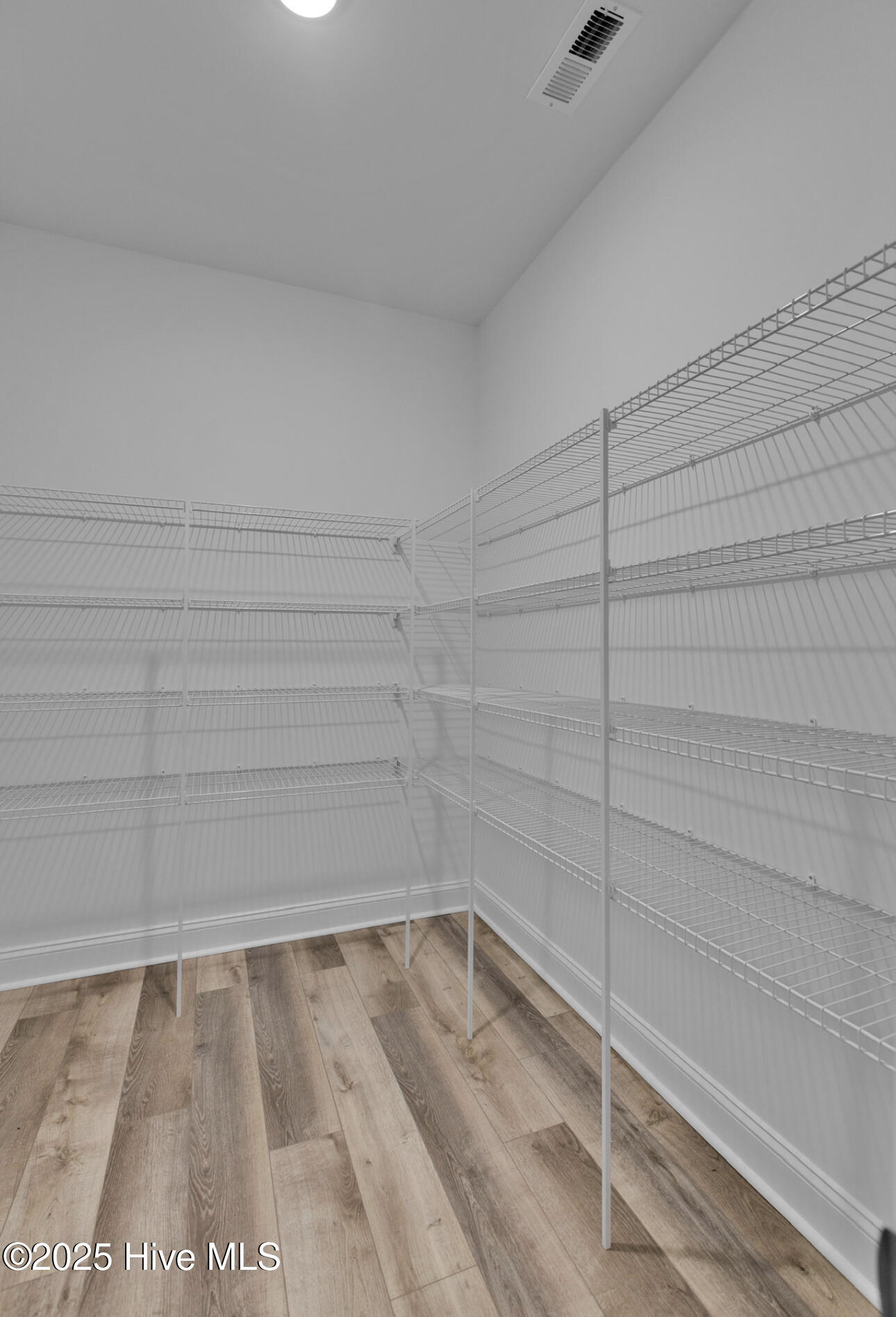 100483735 | Photo 15