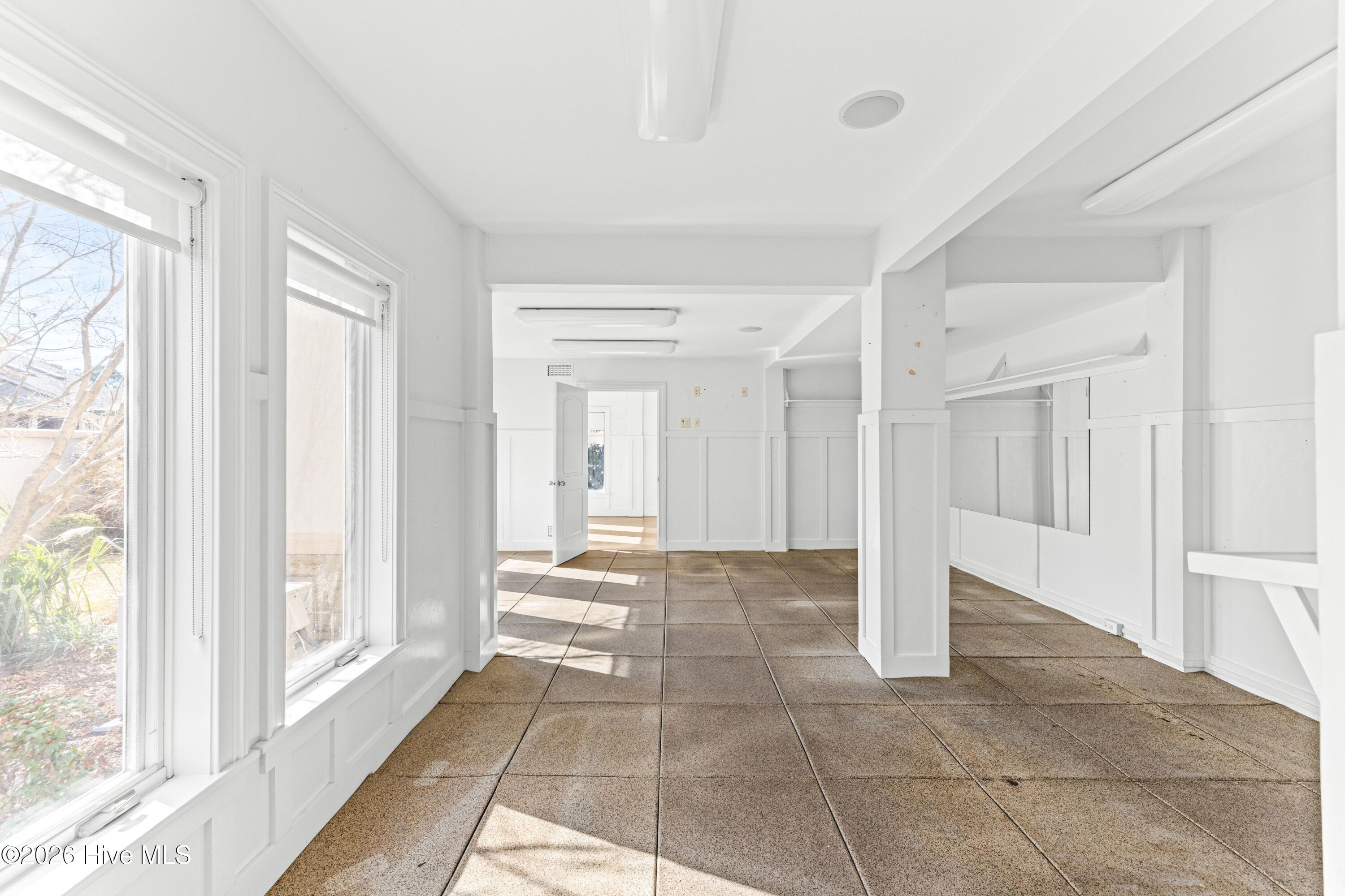 100557099 | Photo 47