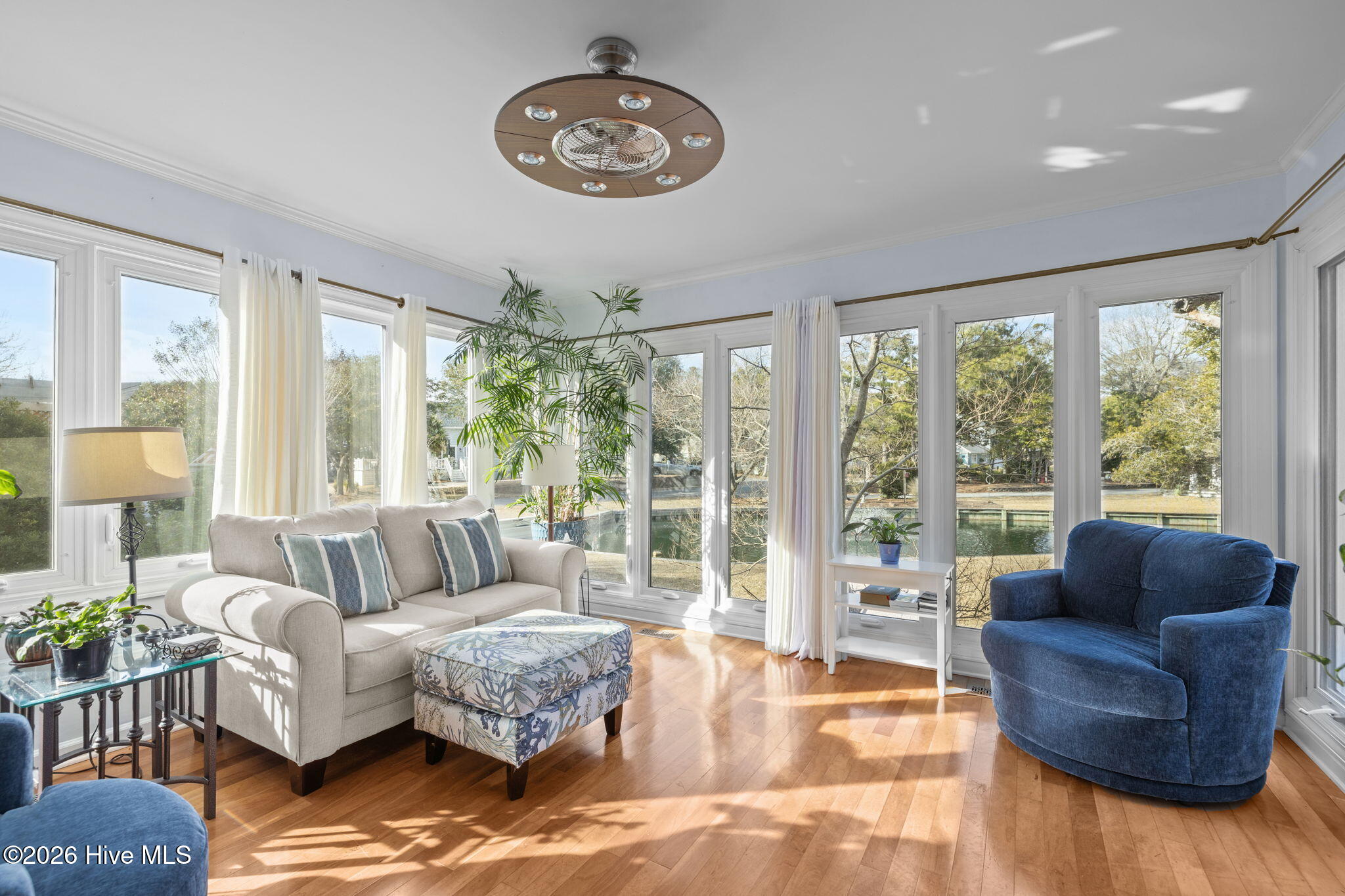 100551072 | Photo 32