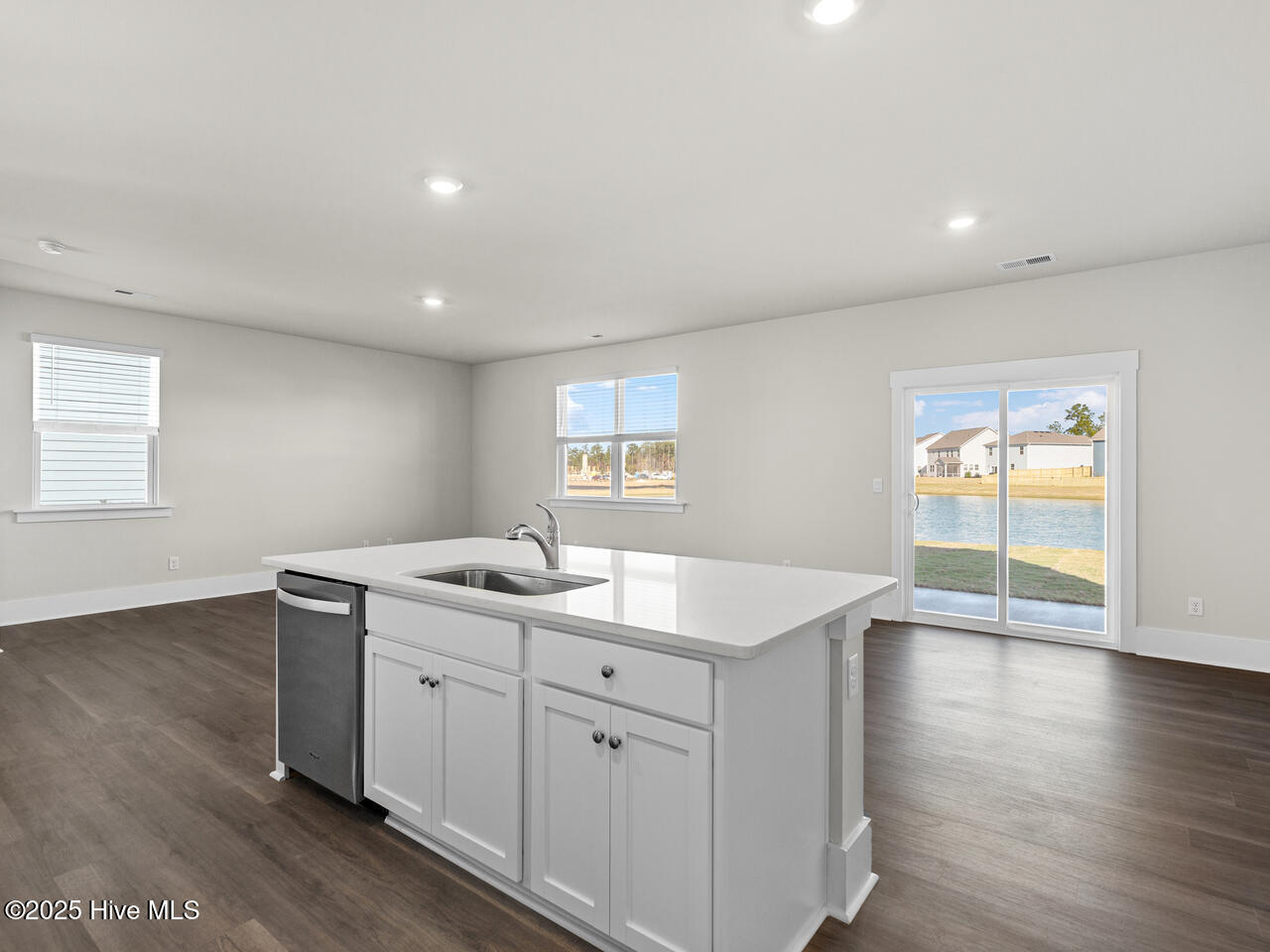 100520555 | Photo 14