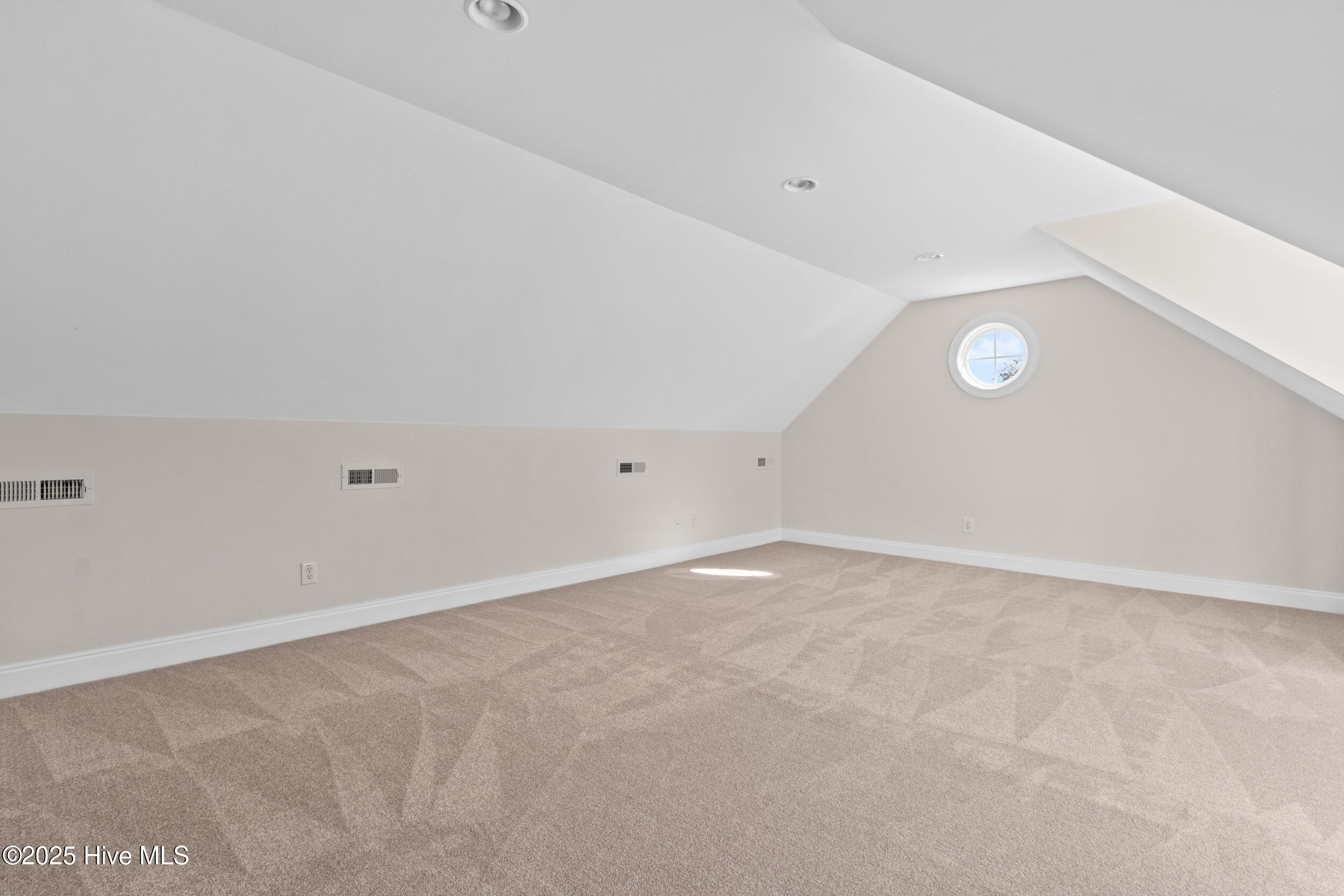 100541482 | Photo 28