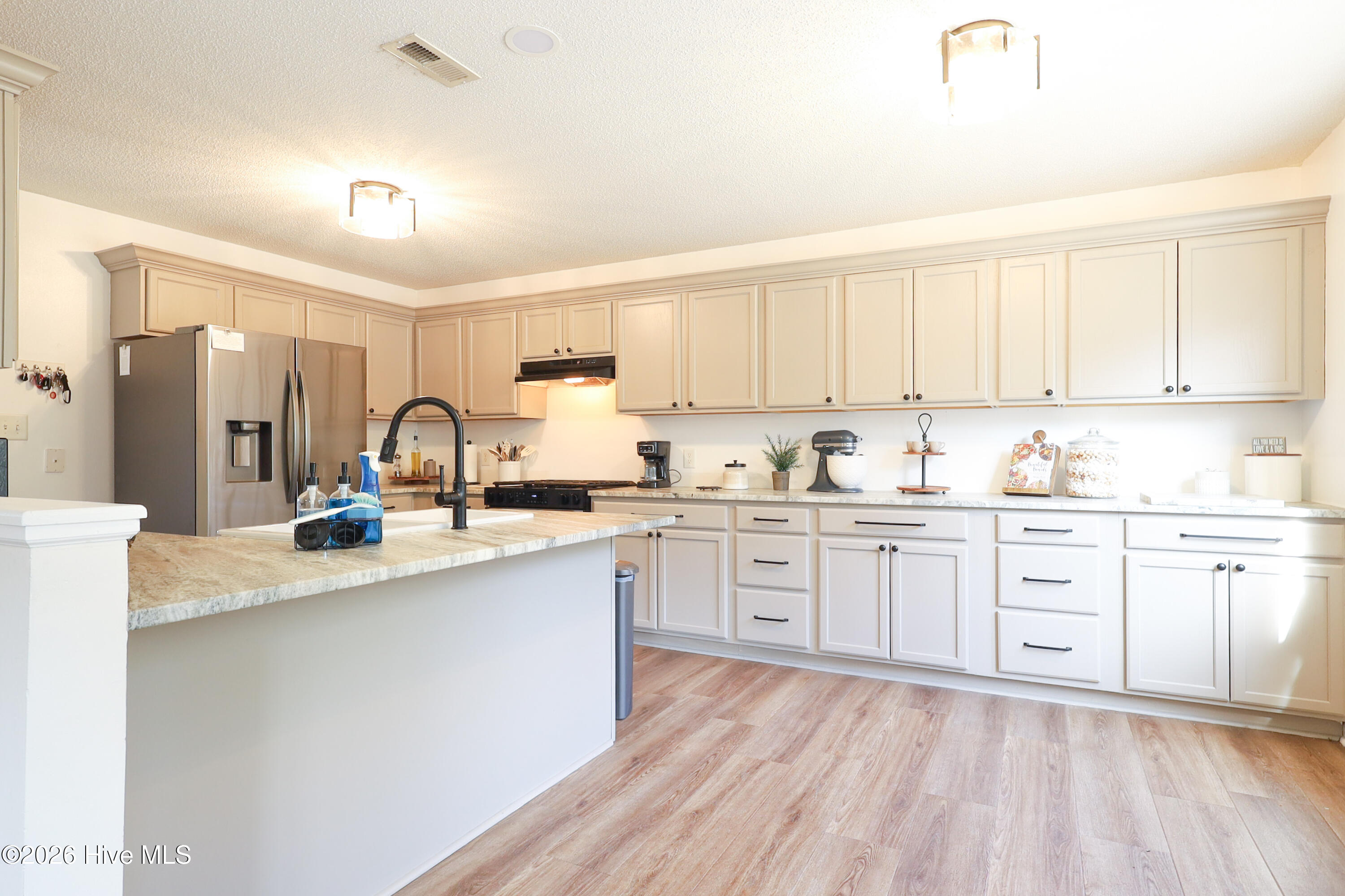 100549070 | Photo 15