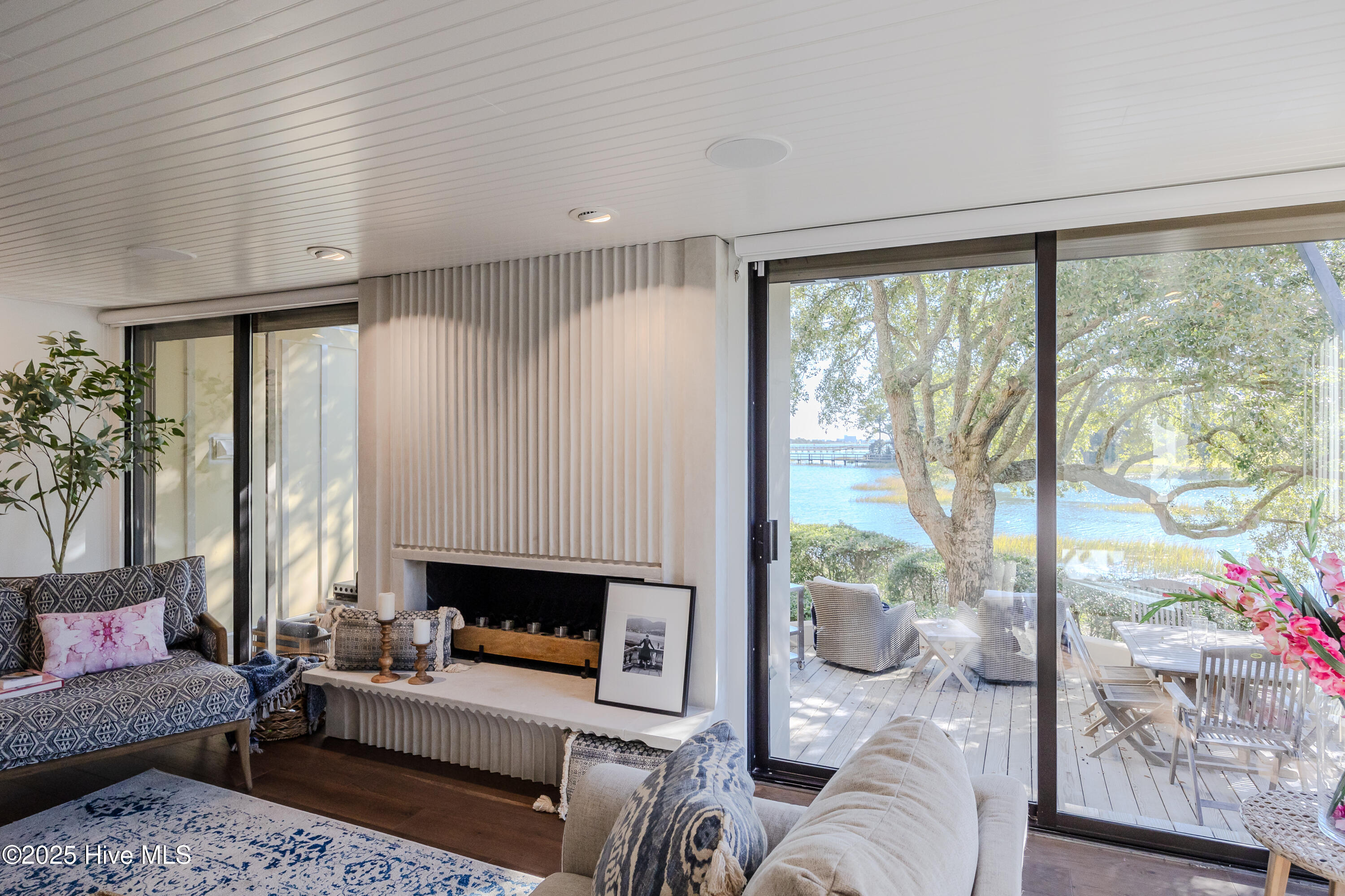 100518193 | Photo 48