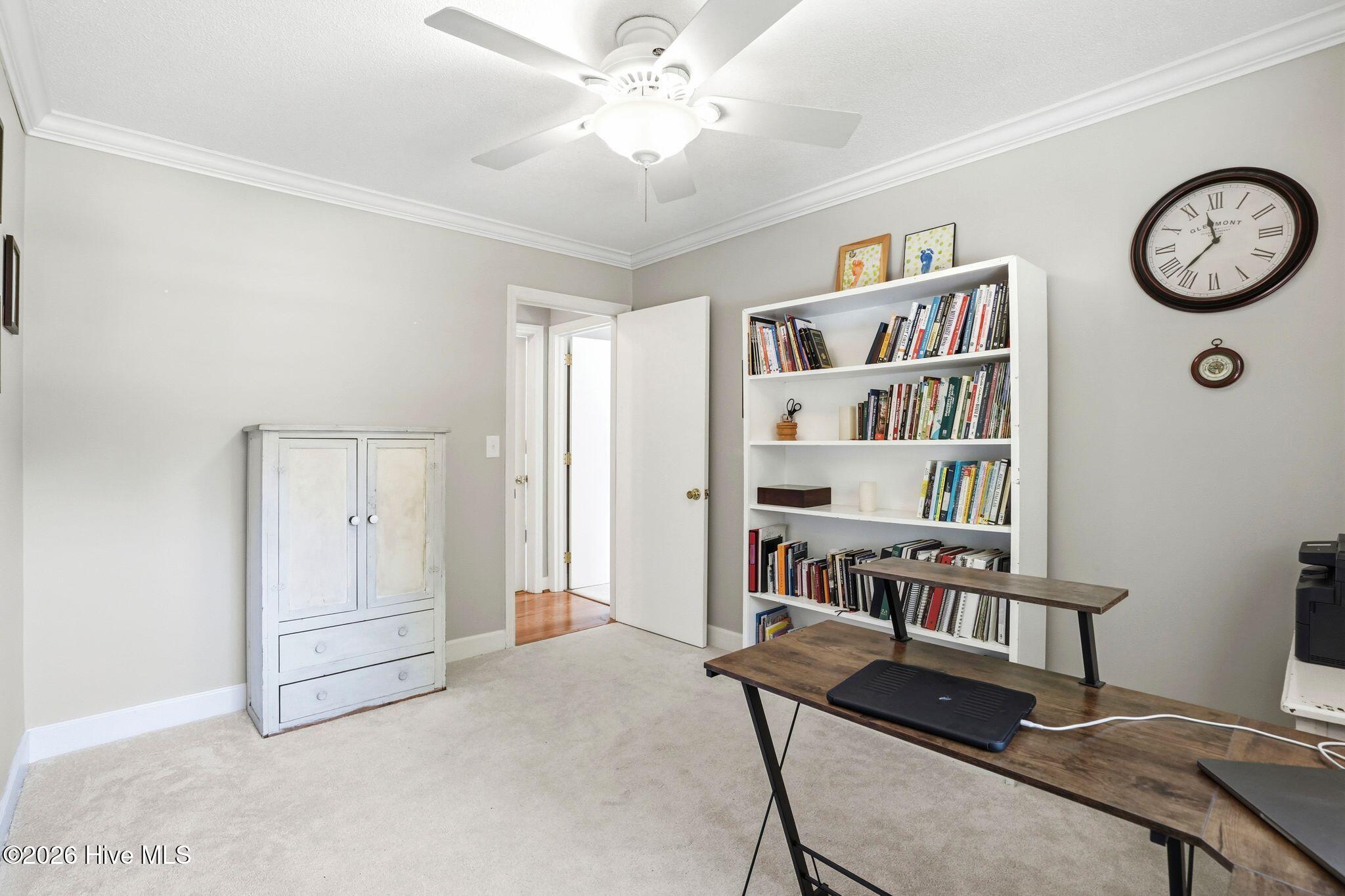 100568648 | Photo 51