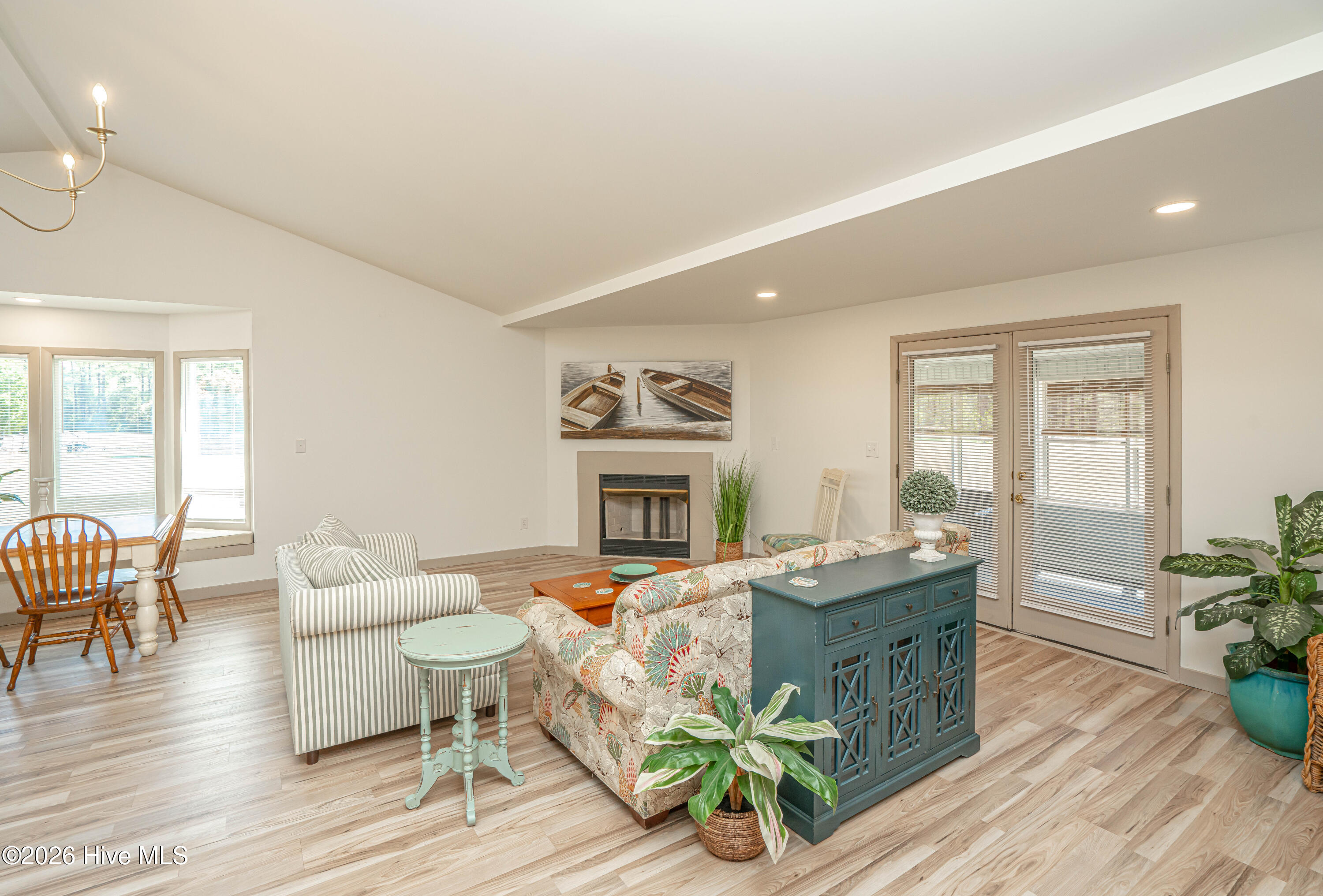 100567372 | Photo 19