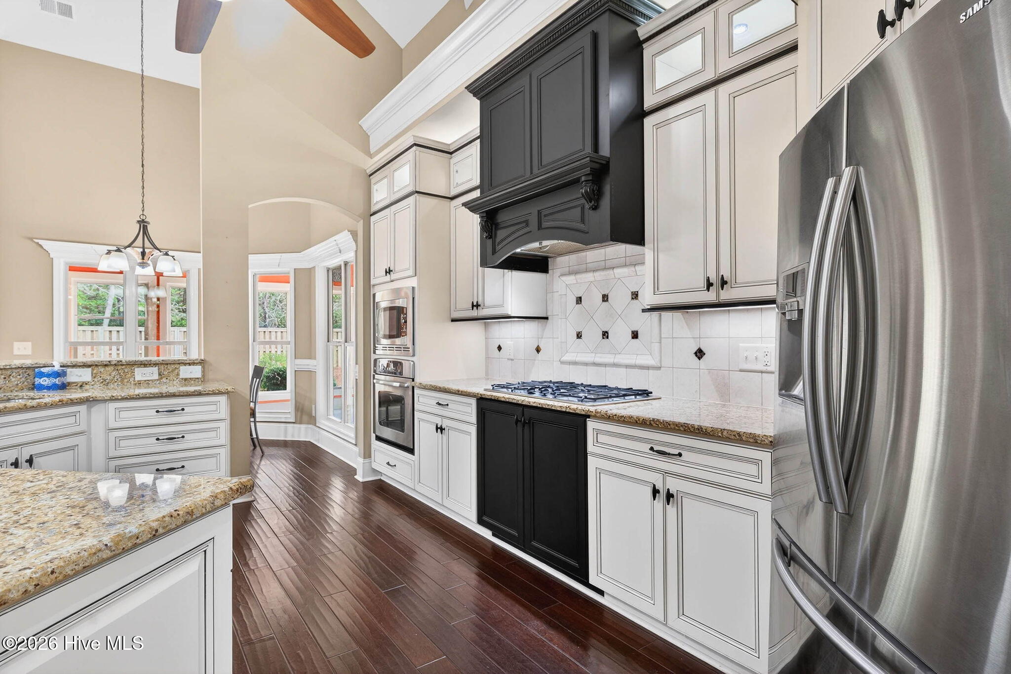 100560240 | Photo 16