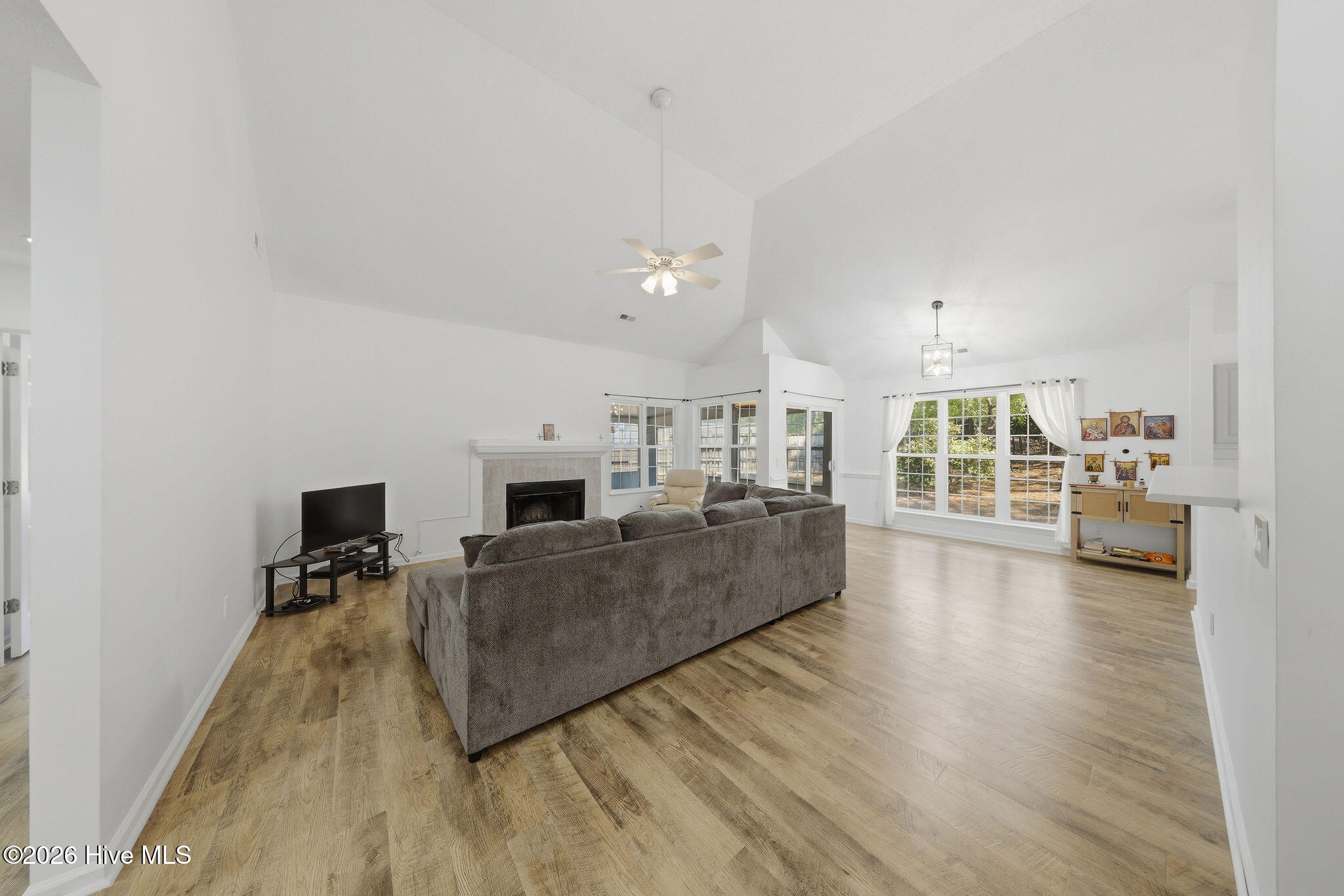 100568972 | Photo 15