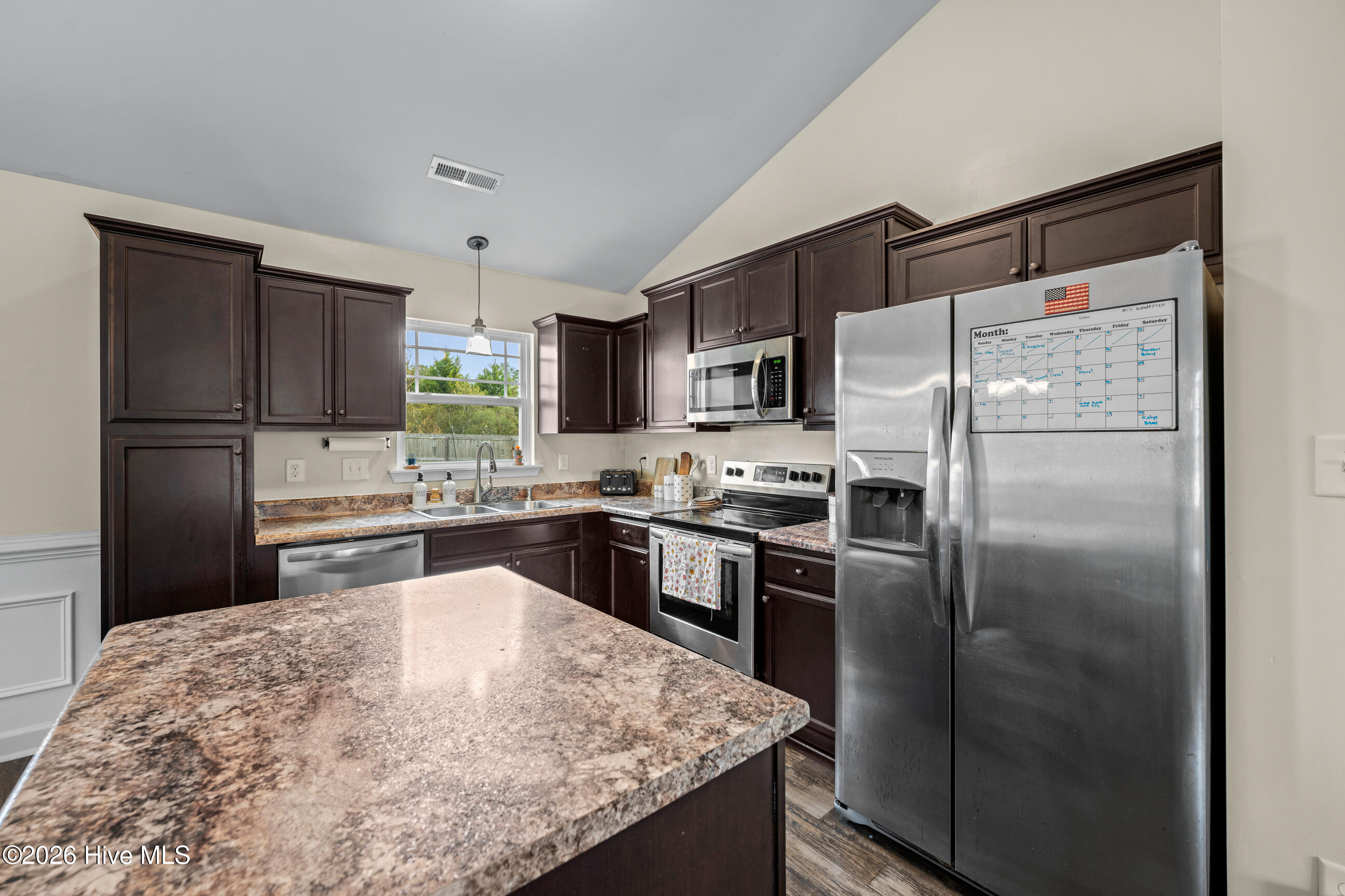 100550878 | Photo 10