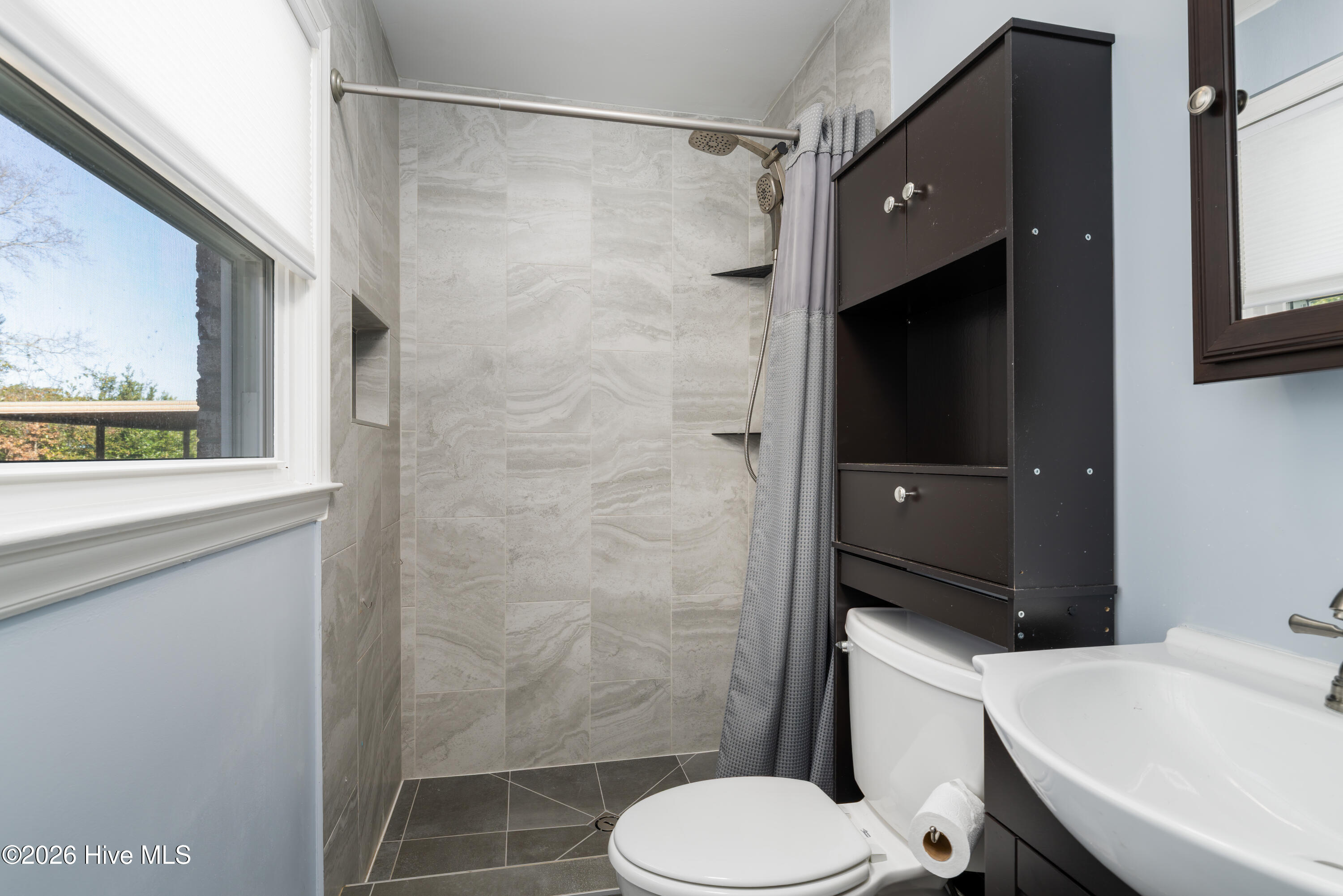 100550611 | Photo 12