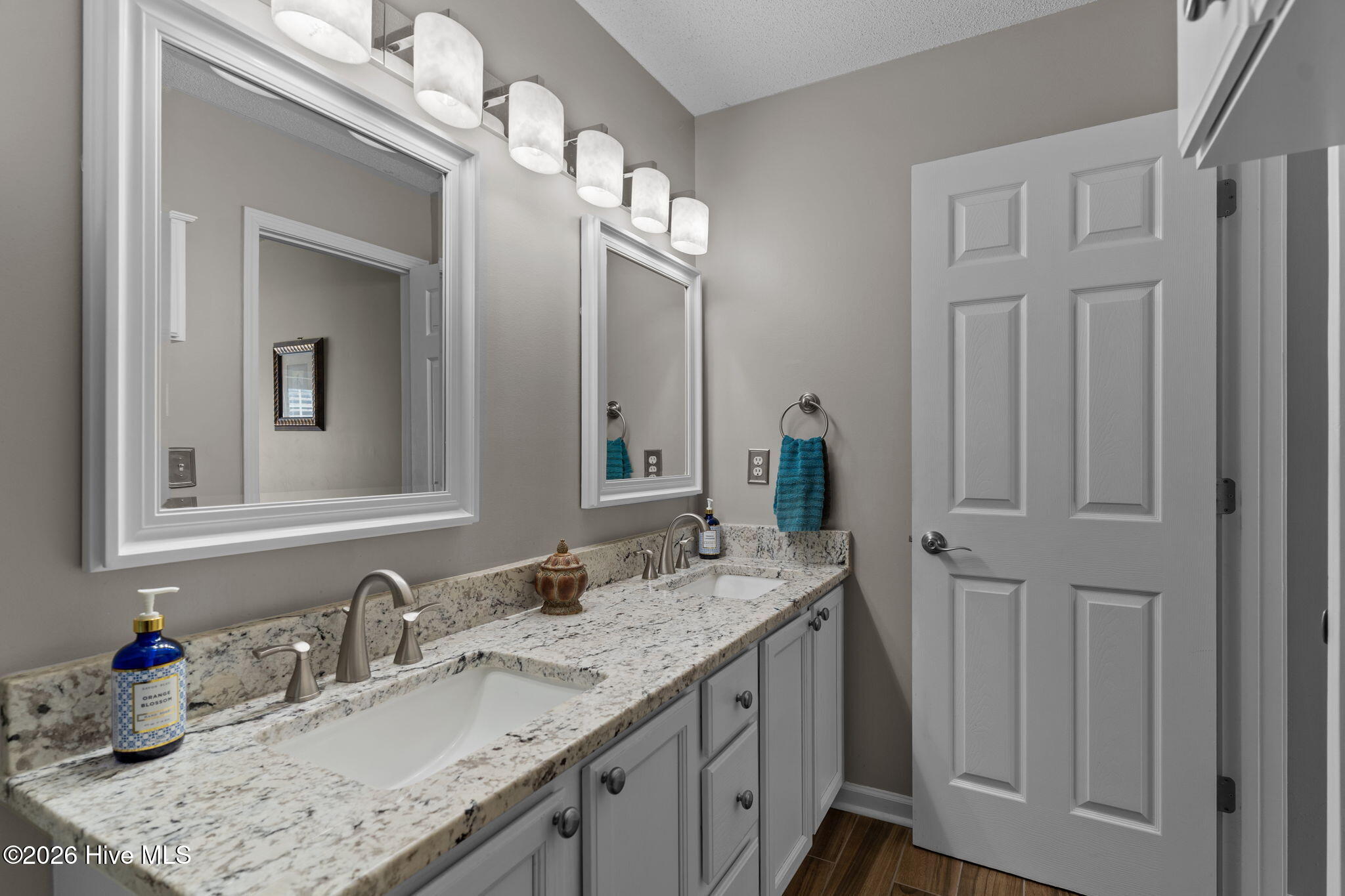 100550707 | Photo 24