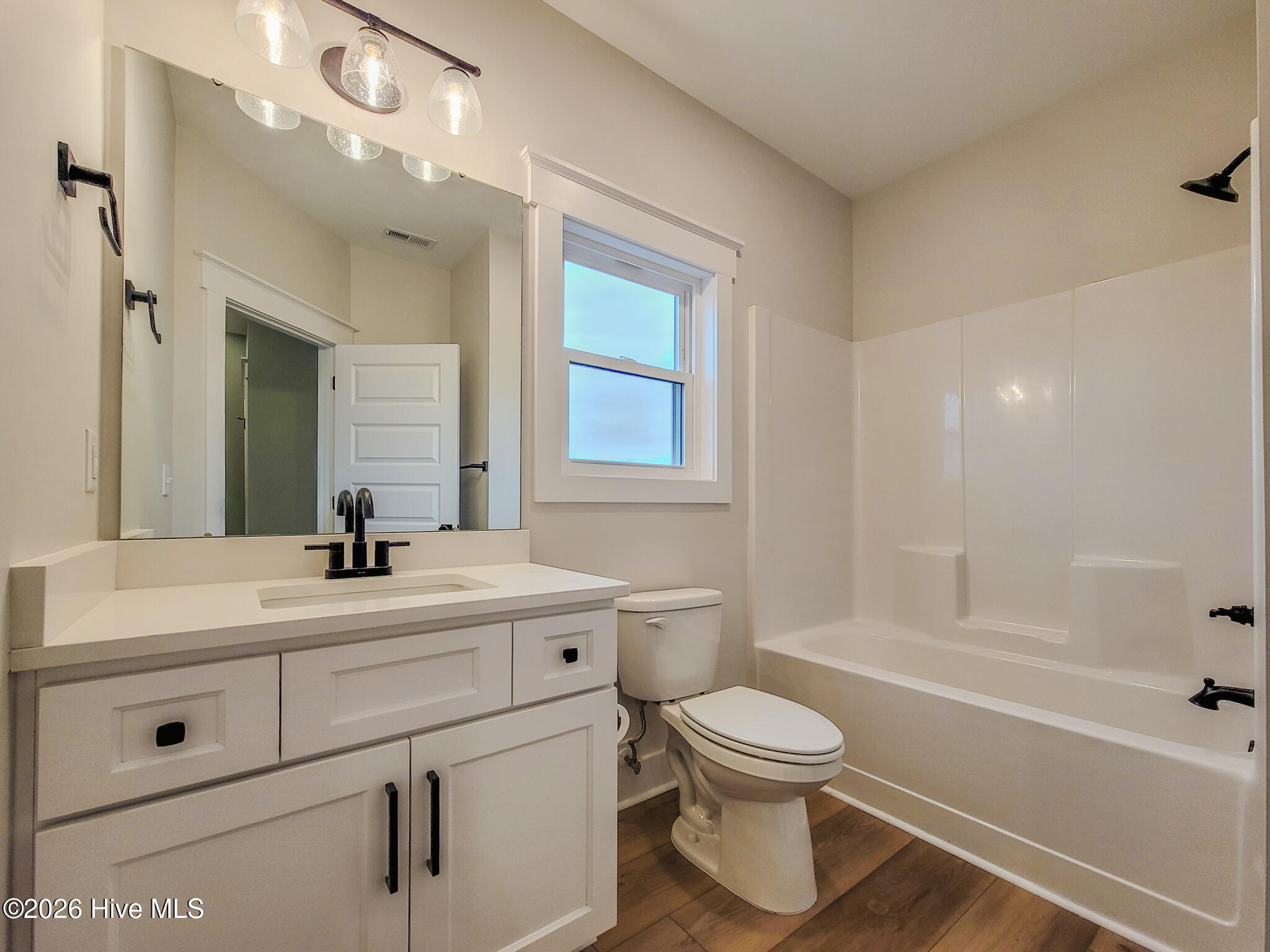 100553641 | Photo 54