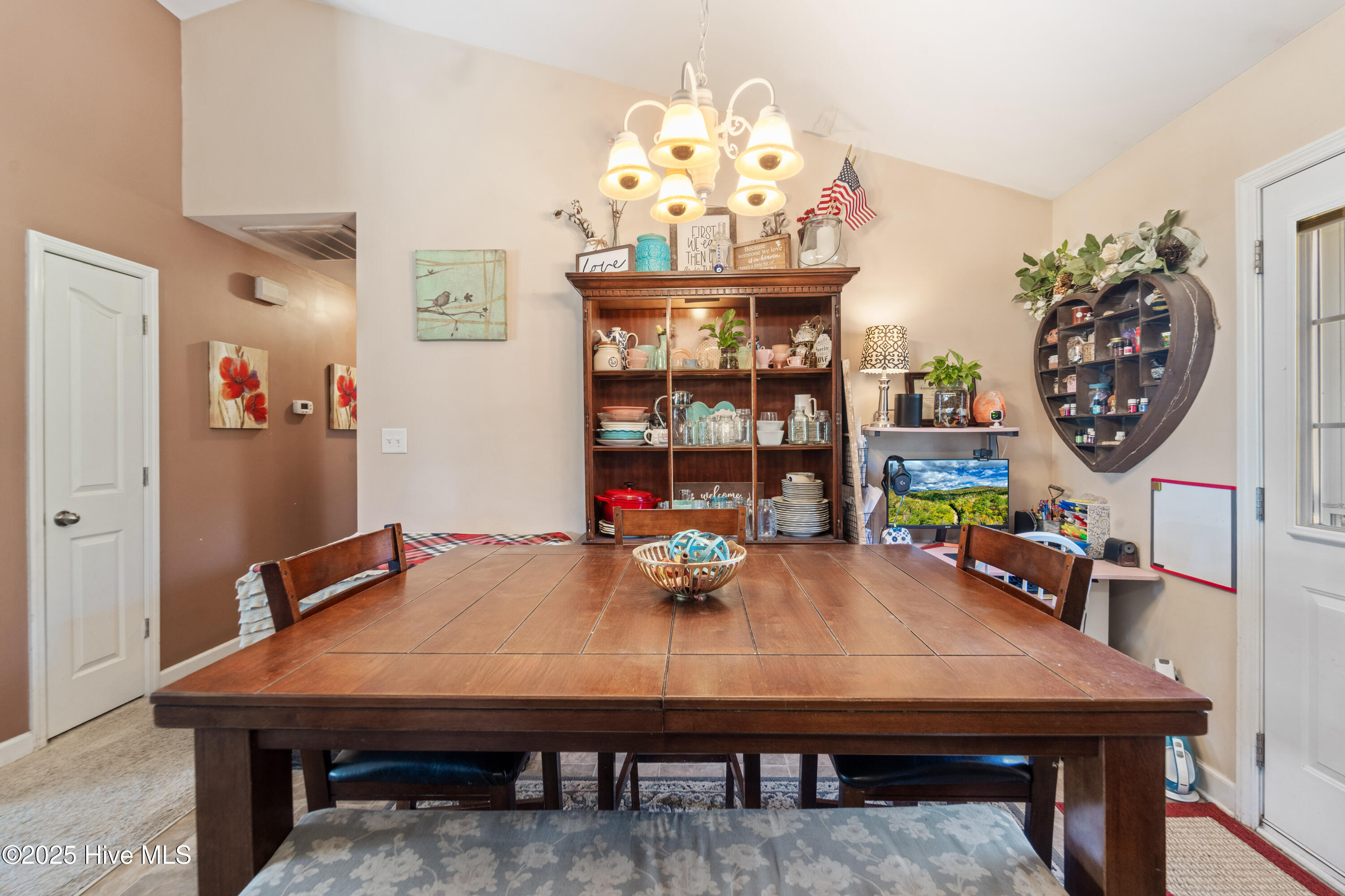 100542188 | Photo 19